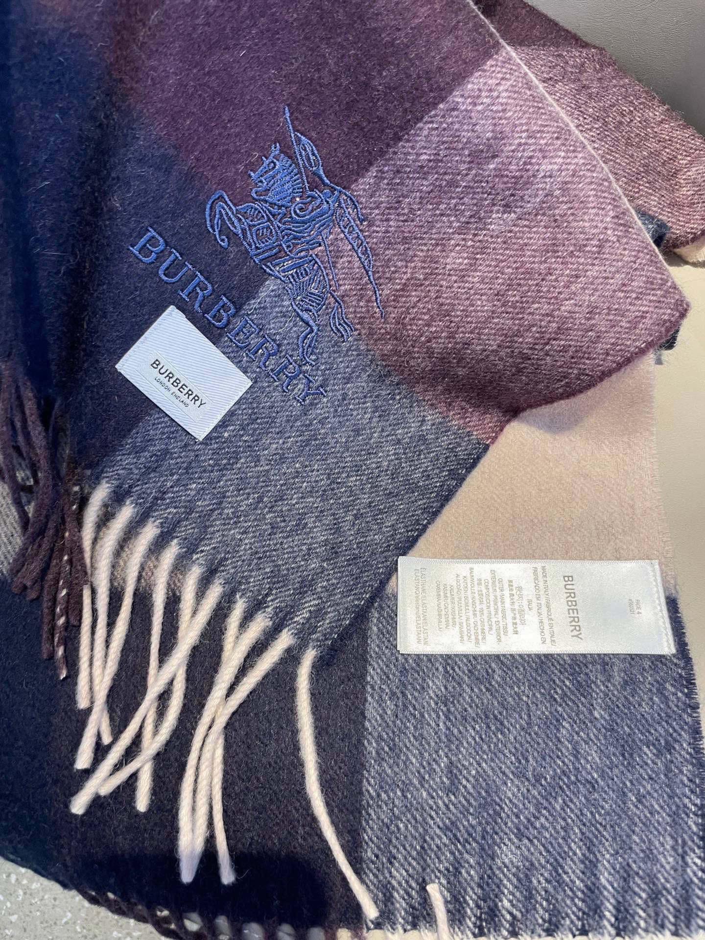 新款巴宝莉男士格子高级货❗️ 顶级出口尾单战马刺绣👍货不多，下手一定要快，真心美的让人非常非常心动 上身