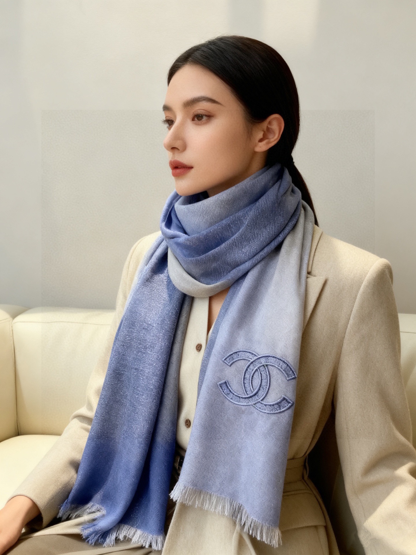 香奈儿顶级旷世绝美👼，👏小香风绝美百搭款💋专柜限量哦‼有钱都很难订到💛💙💜顶级纯羊绒，品质上乘✨精美LO