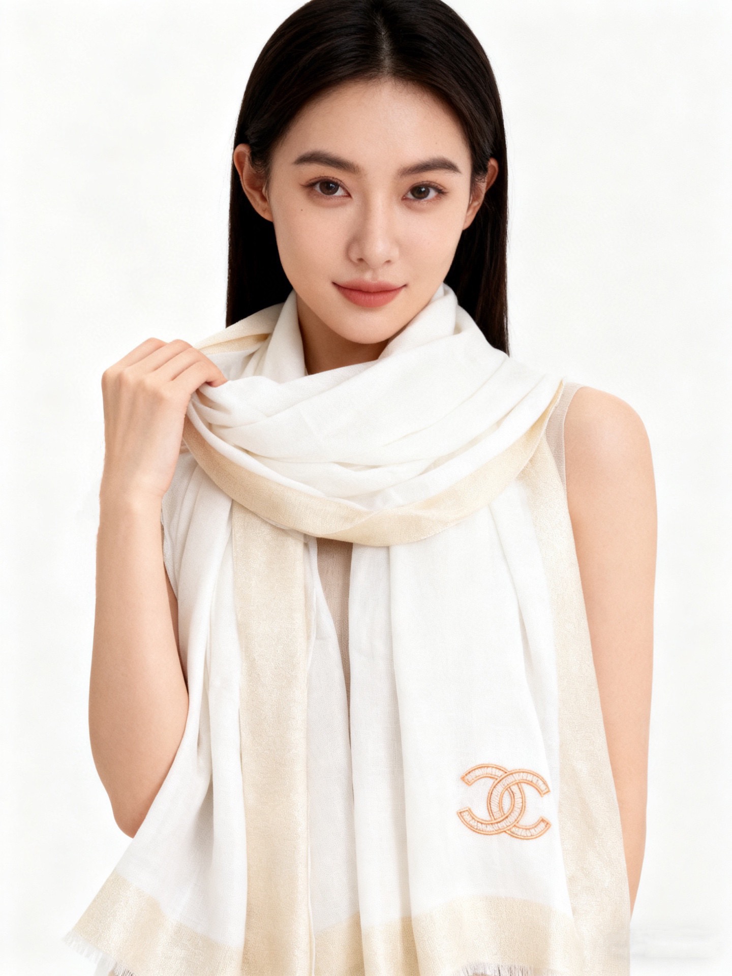 香奈儿顶级旷世绝美👼，👏小香风绝美百搭款💋专柜限量哦‼有钱都很难订到💛💙💜顶级纯羊绒，品质上乘✨精美LO