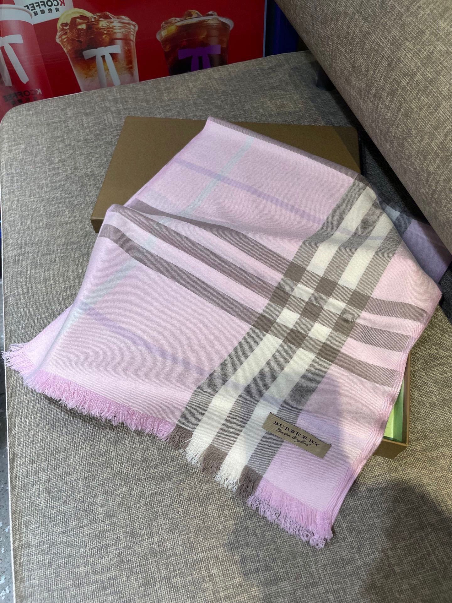 同步官网，巴宝莉经典时尚的情怀。日常时髦实用款】Burberry新款，真的无敌时髦百搭！！独有的格调，这