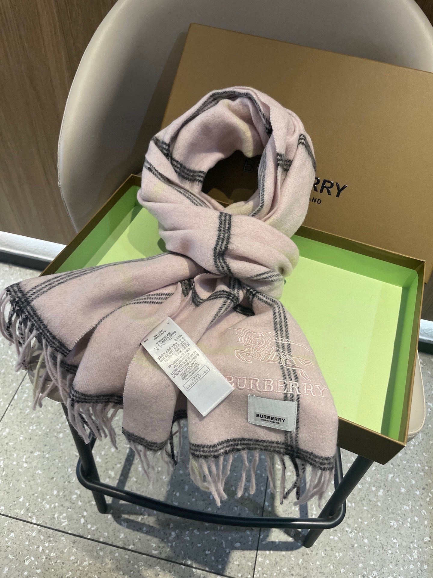 新款巴宝莉男士女士格子高级货❗️ 顶级出口尾单战马刺绣👍货不多，下手一定要快，真心美的让人非常非常心动 