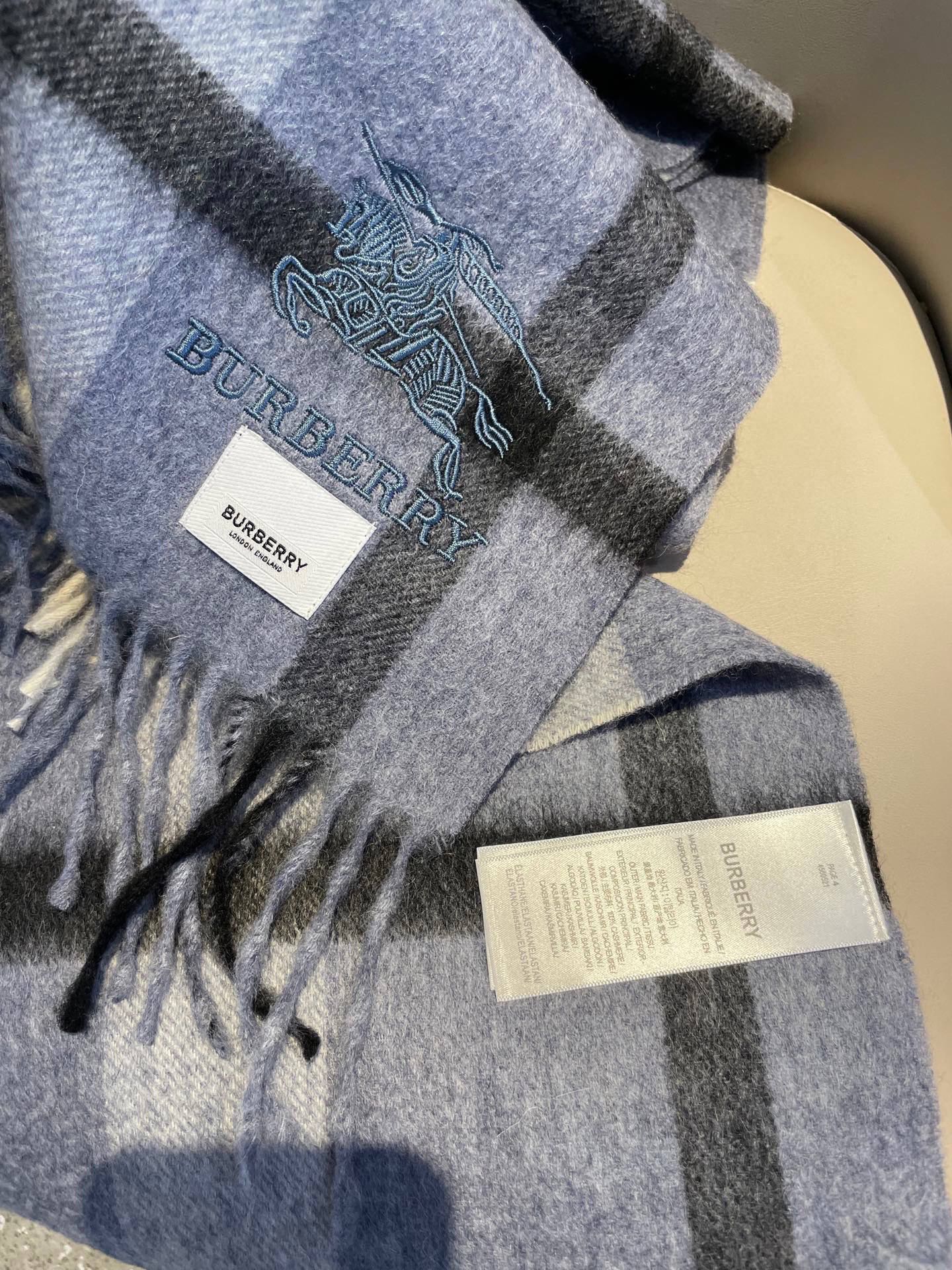 新款巴宝莉男士女士格子高级货❗️ 顶级出口尾单战马刺绣👍货不多，下手一定要快，真心美的让人非常非常心动 