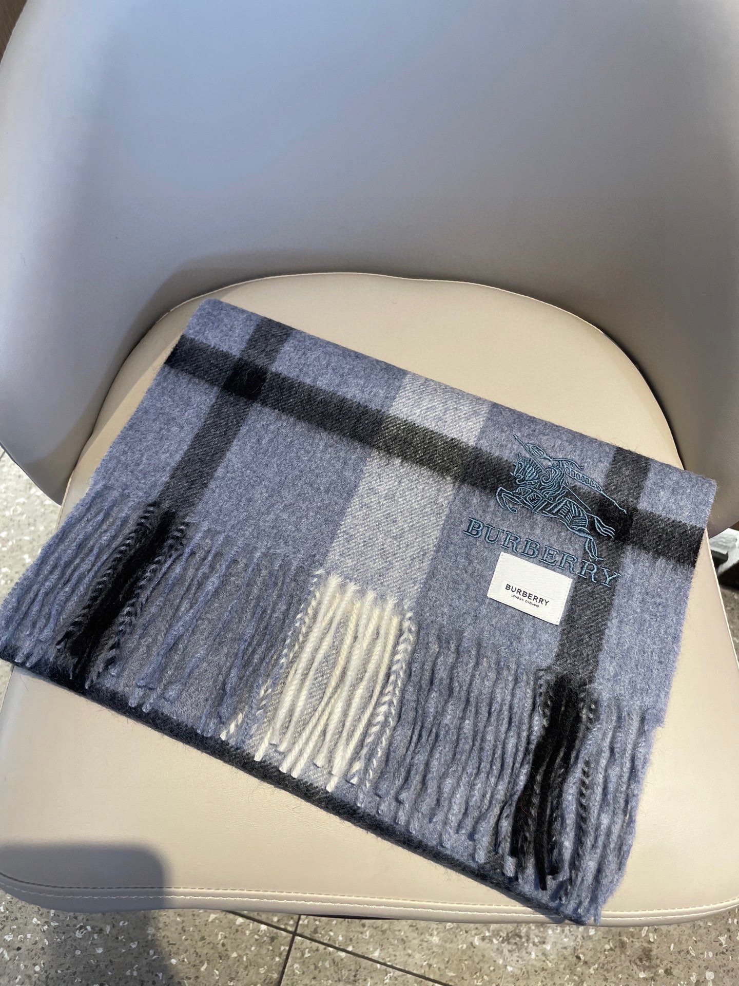 新款巴宝莉男士女士格子高级货❗️ 顶级出口尾单战马刺绣👍货不多，下手一定要快，真心美的让人非常非常心动 