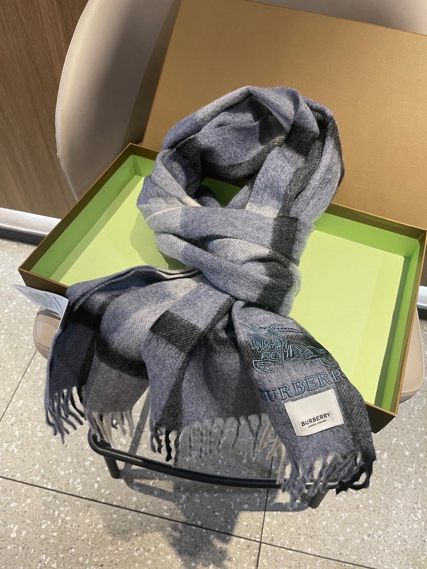 新款巴宝莉男士女士格子高级货❗️ 顶级出口尾单战马刺绣👍货不多，下手一定要快，真心美的让人非常非常心动 