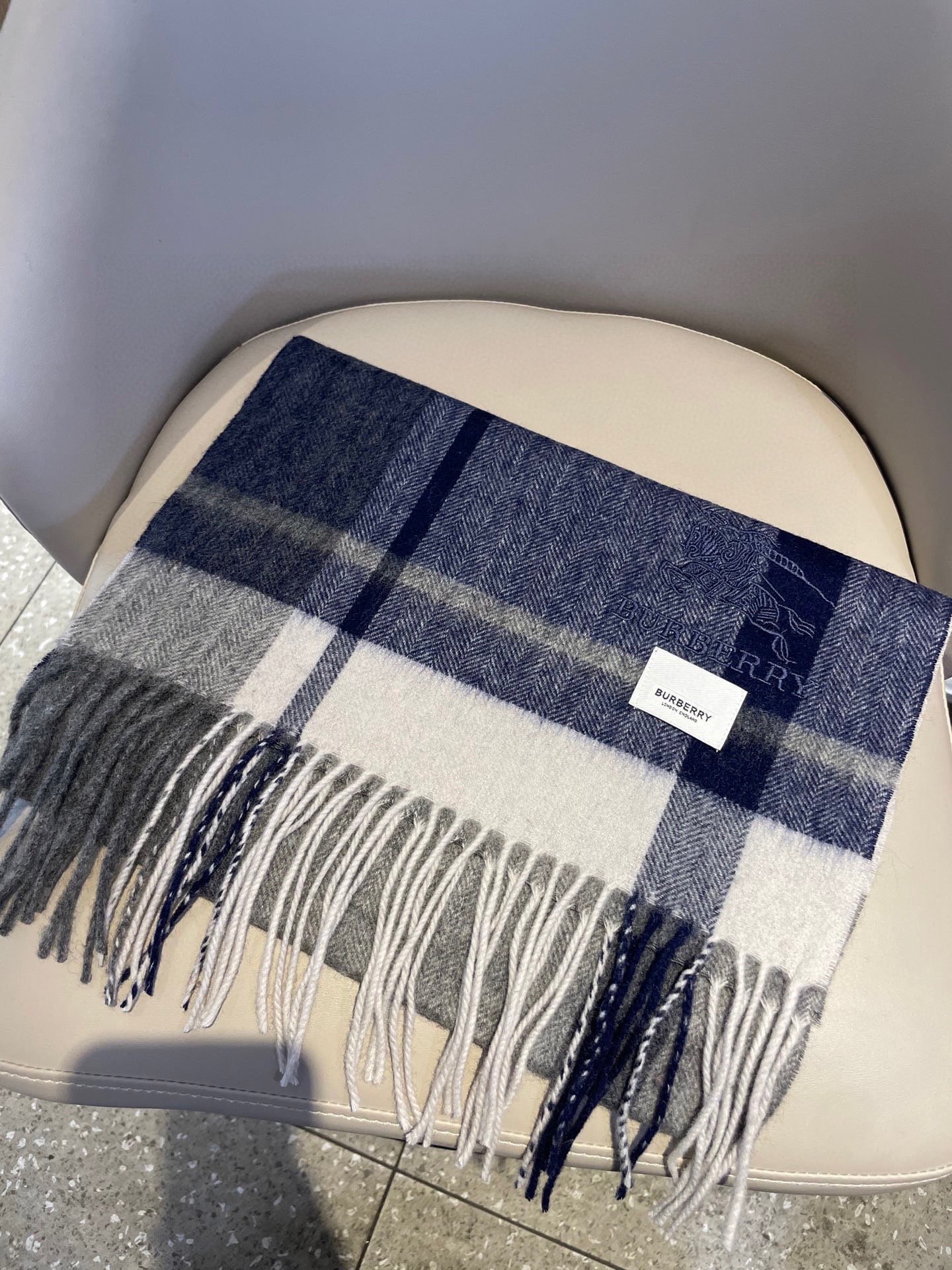 新款巴宝莉男士女士格子高级货❗️ 顶级出口尾单战马刺绣👍货不多，下手一定要快，真心美的让人非常非常心动 