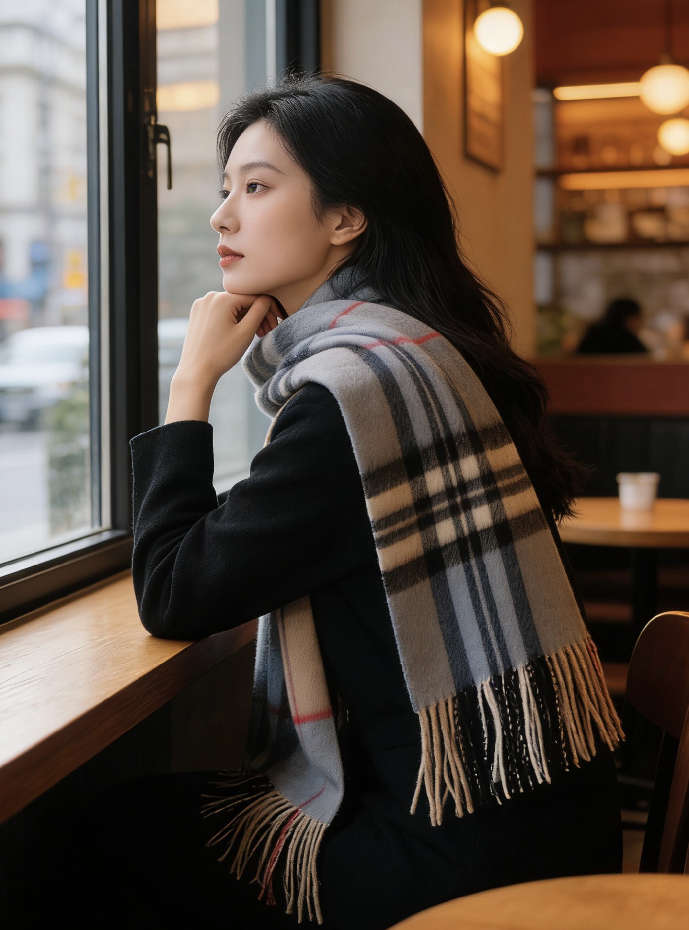 新款巴宝莉 𝐁𝐔𝐑𝐁𝐄𝐑𝐑𝐘格纹驼色拼接，B家羊绒拼色围巾奉上🈚️论男女都可用！错色搭配也是近年来的风潮