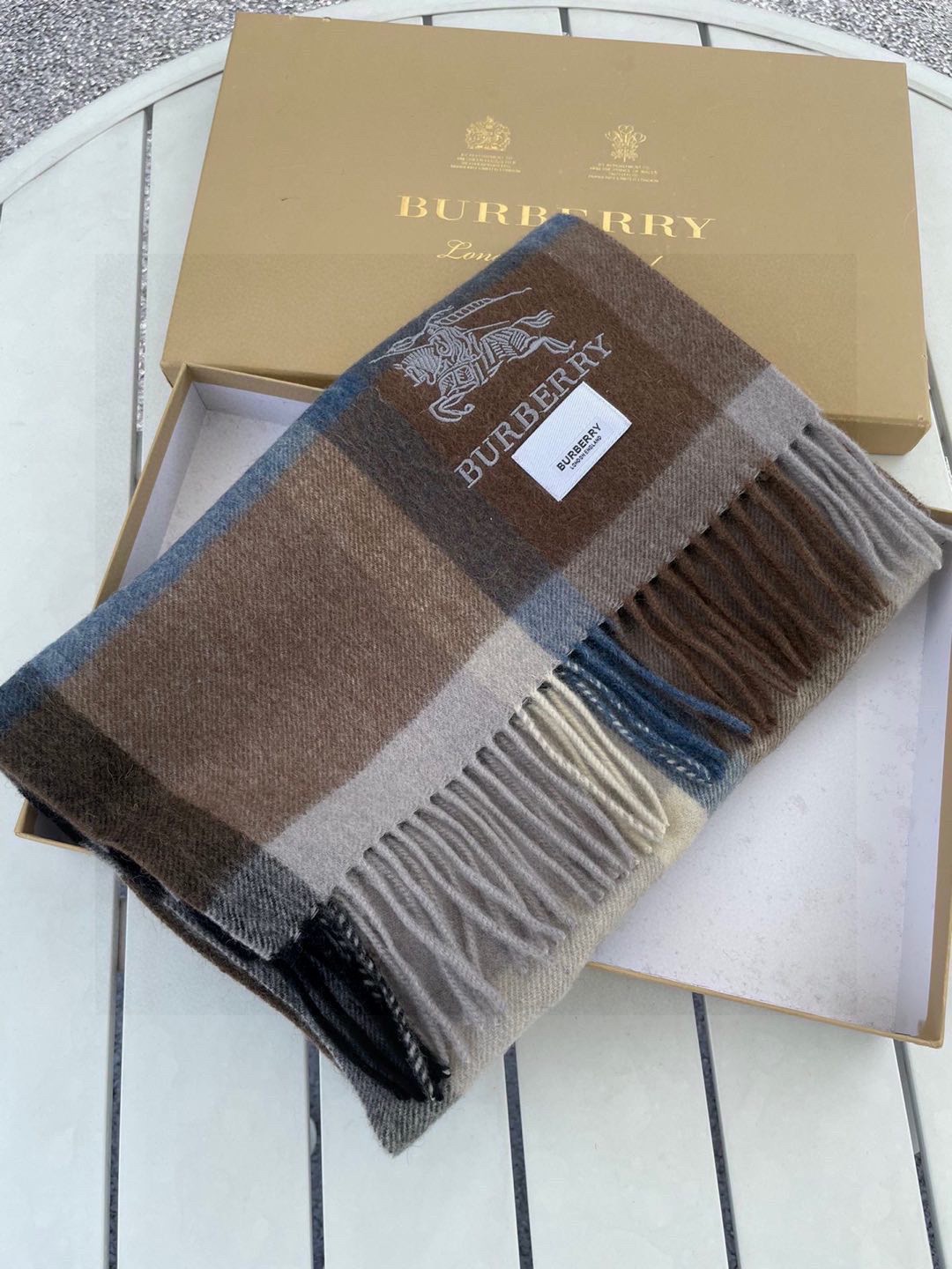 巴宝莉男士格子高级货❗️ 顶级出口尾单战马刺绣👍货不多，下手一定要快，真心美的让人非常非常心动 上身效果