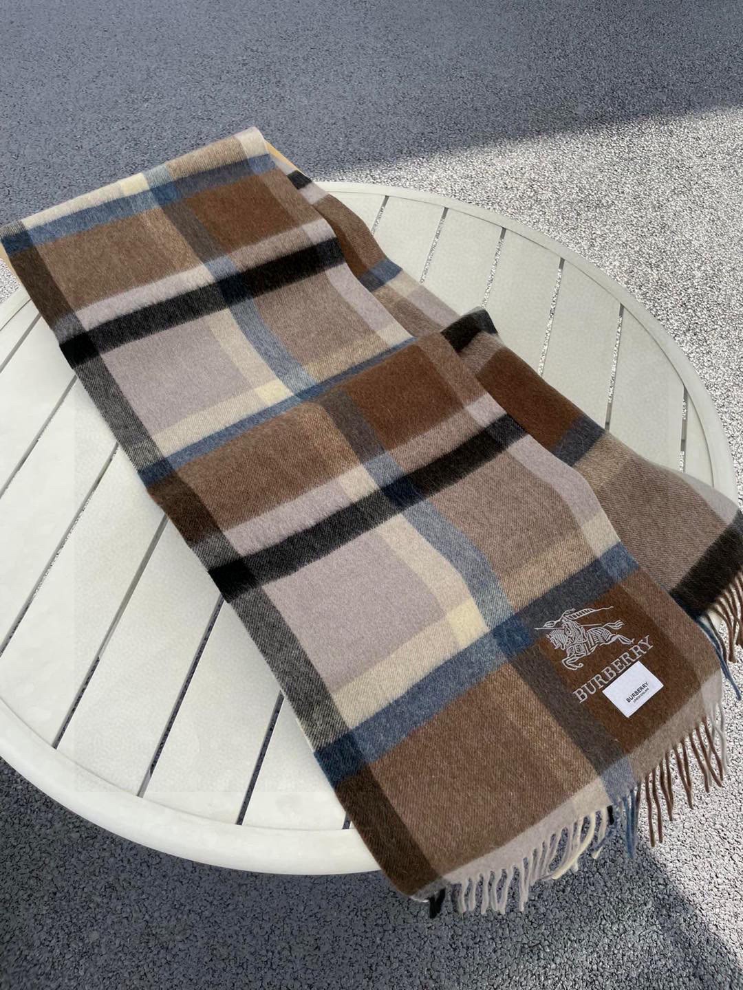 巴宝莉男士格子高级货❗️ 顶级出口尾单战马刺绣👍货不多，下手一定要快，真心美的让人非常非常心动 上身效果