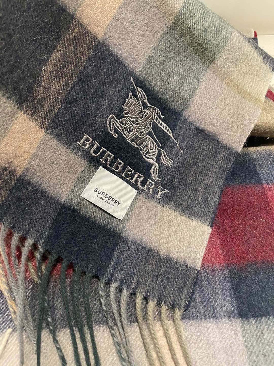 巴宝莉男士格子高级货❗️ 顶级出口尾单战马刺绣👍货不多，下手一定要快，真心美的让人非常非常心动 上身效果