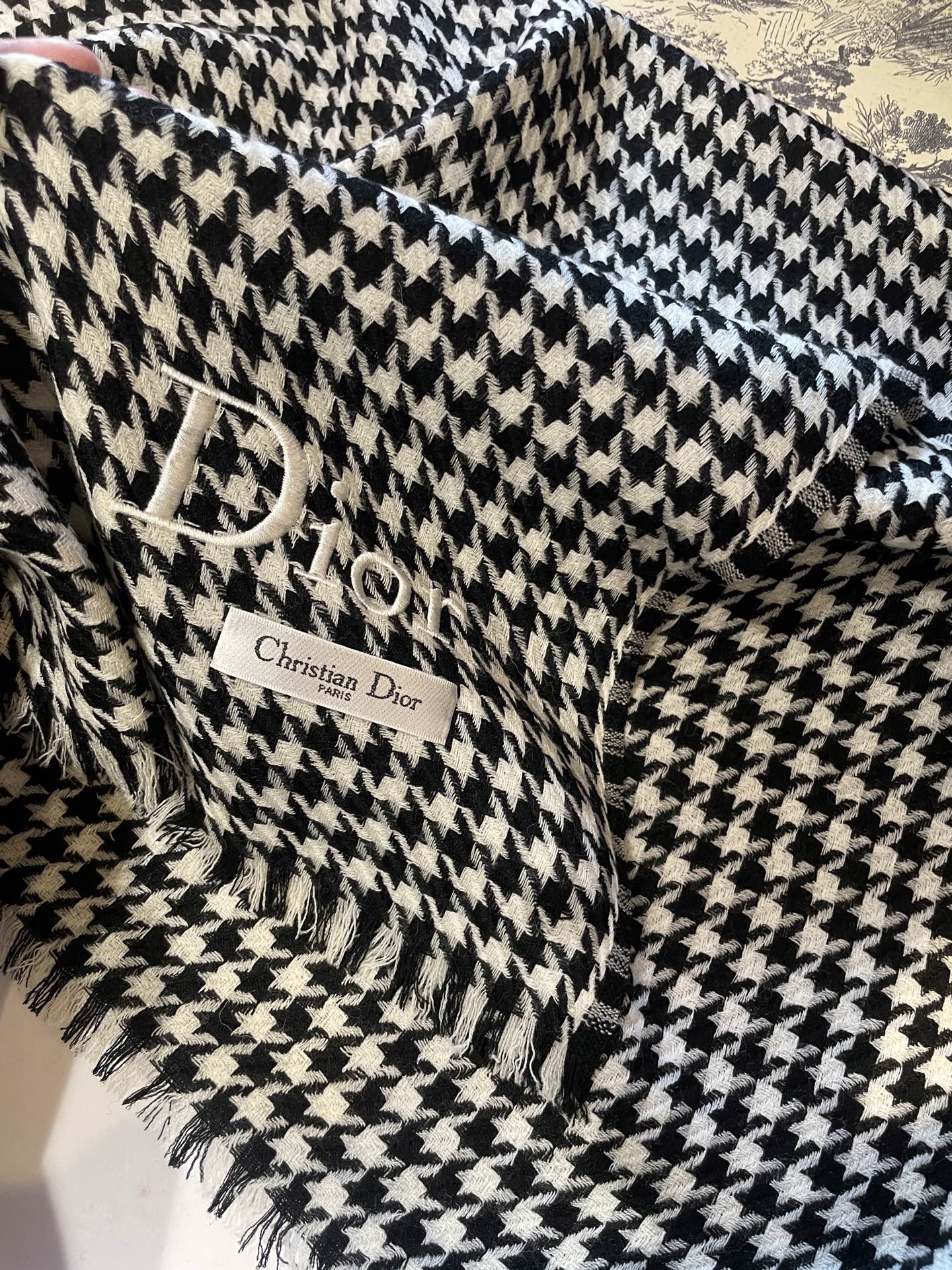 迪奥Dior尾单新款千鸟格拼色羊毛围巾，直接出欧洲的，正儿八经的正品订单…和大货一起出来，不用多流弊的文