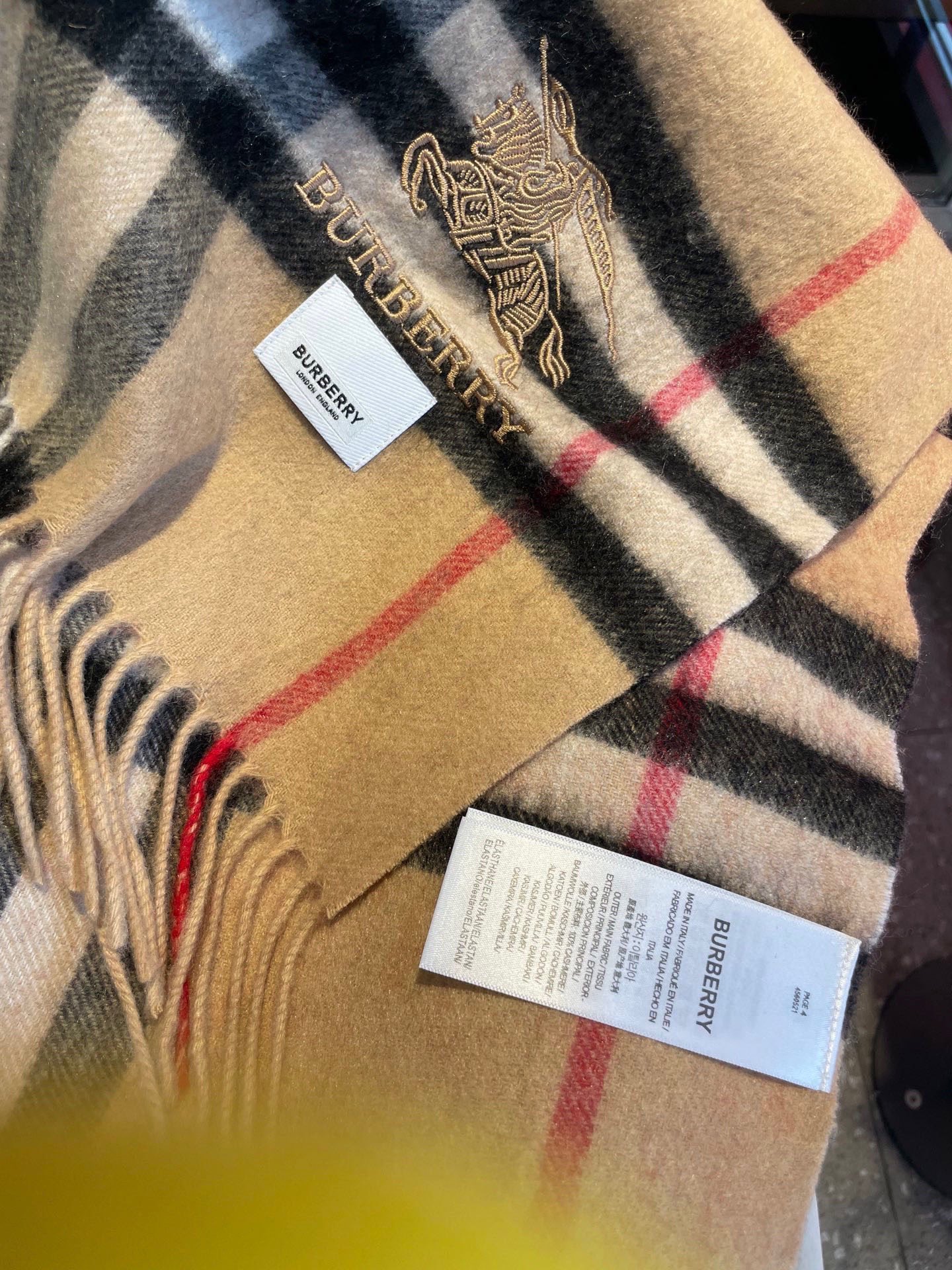 。巴宝莉经典格纹战马刺绣男女福利款❗️😍殿堂级御用芭芭家战马的经典格羊毛围巾🧣独家渠道货bulingbu