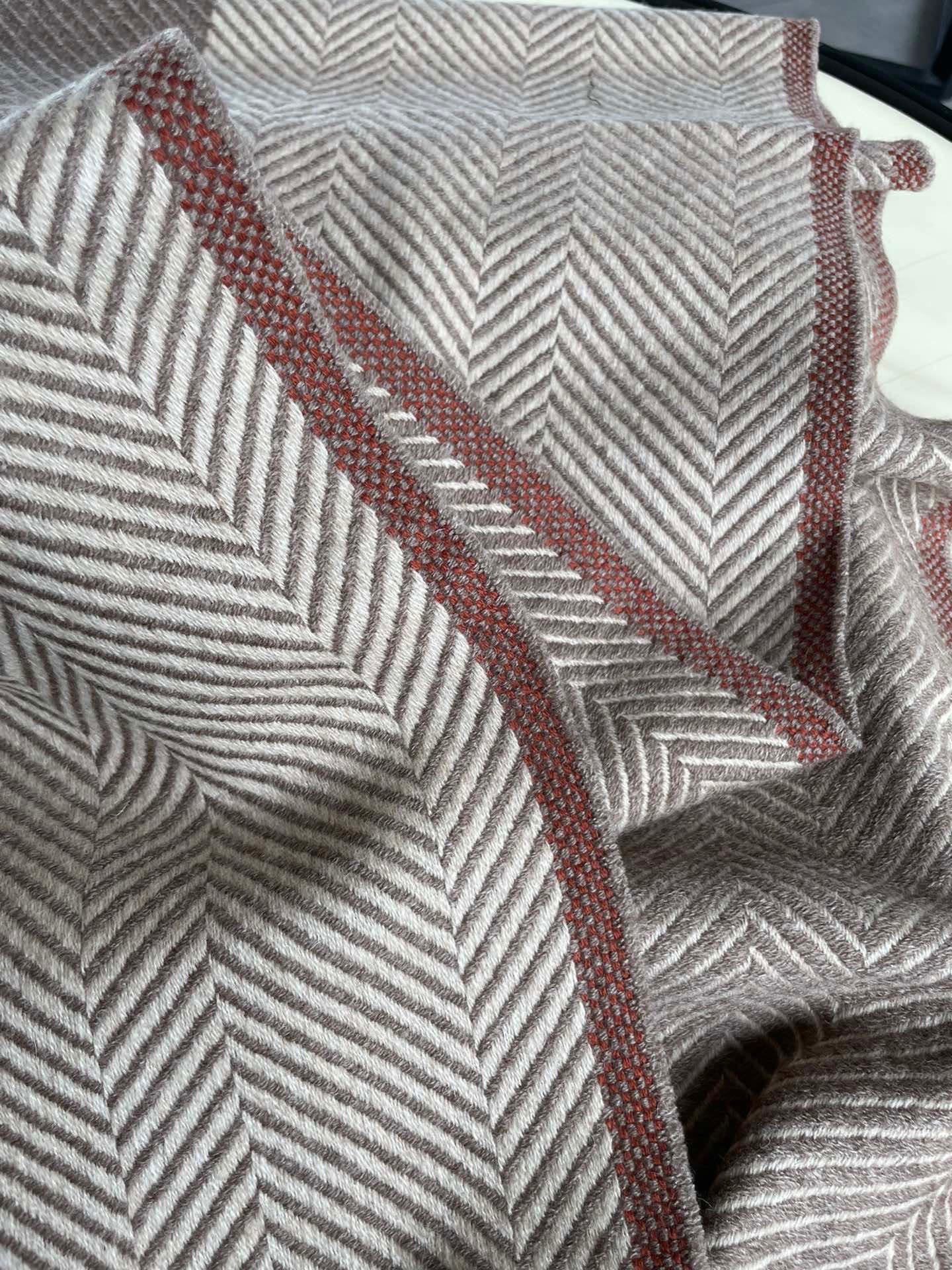 上新❗️男款人字纹阿玛尼（Arman）披肩且买且珍惜~~男款真的很少，一年也就出几款，都是出口订单所以比