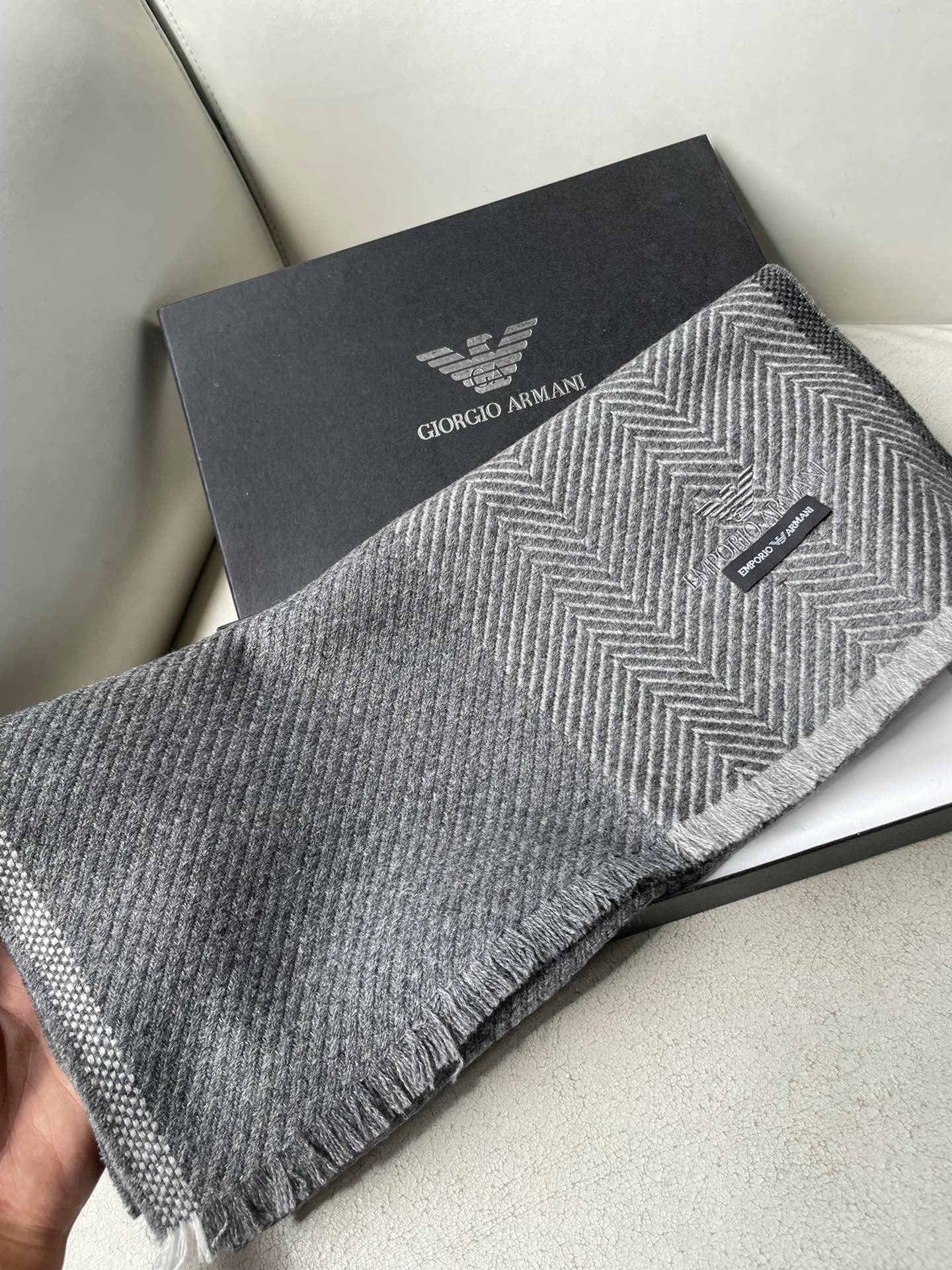 上新❗️男款人字纹阿玛尼（Arman）披肩且买且珍惜~~男款真的很少，一年也就出几款，都是出口订单所以比