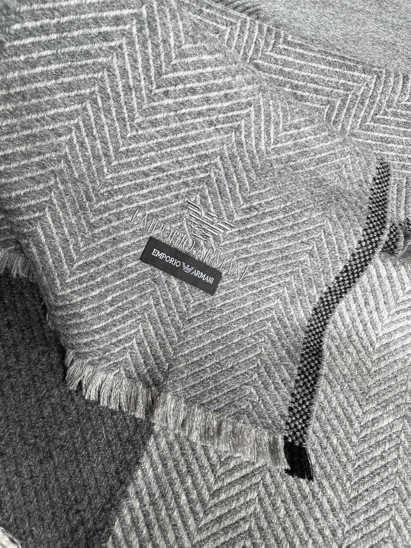 上新❗️男款人字纹阿玛尼（Arman）披肩且买且珍惜~~男款真的很少，一年也就出几款，都是出口订单所以比