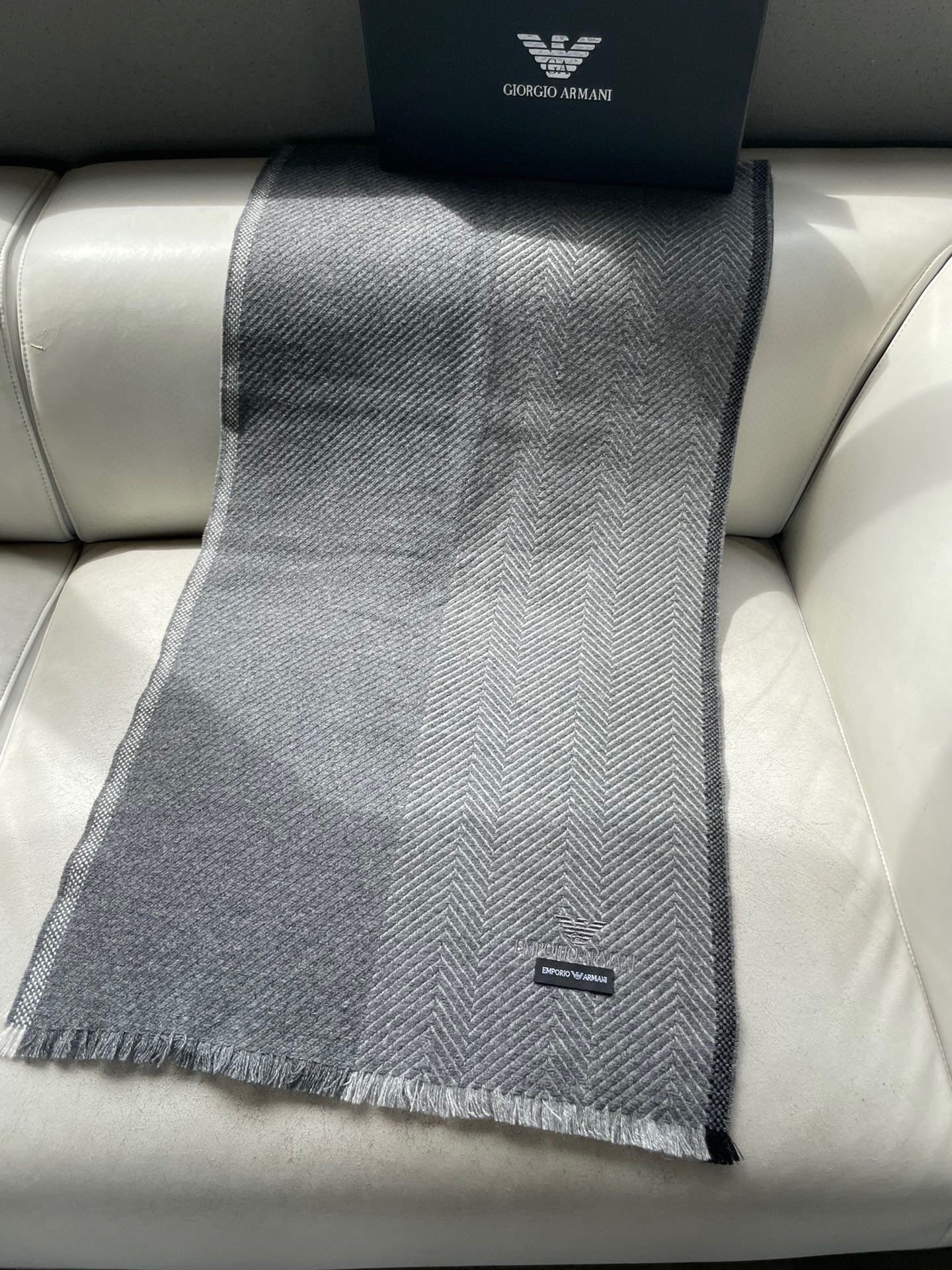 上新❗️男款人字纹阿玛尼（Arman）披肩且买且珍惜~~男款真的很少，一年也就出几款，都是出口订单所以比