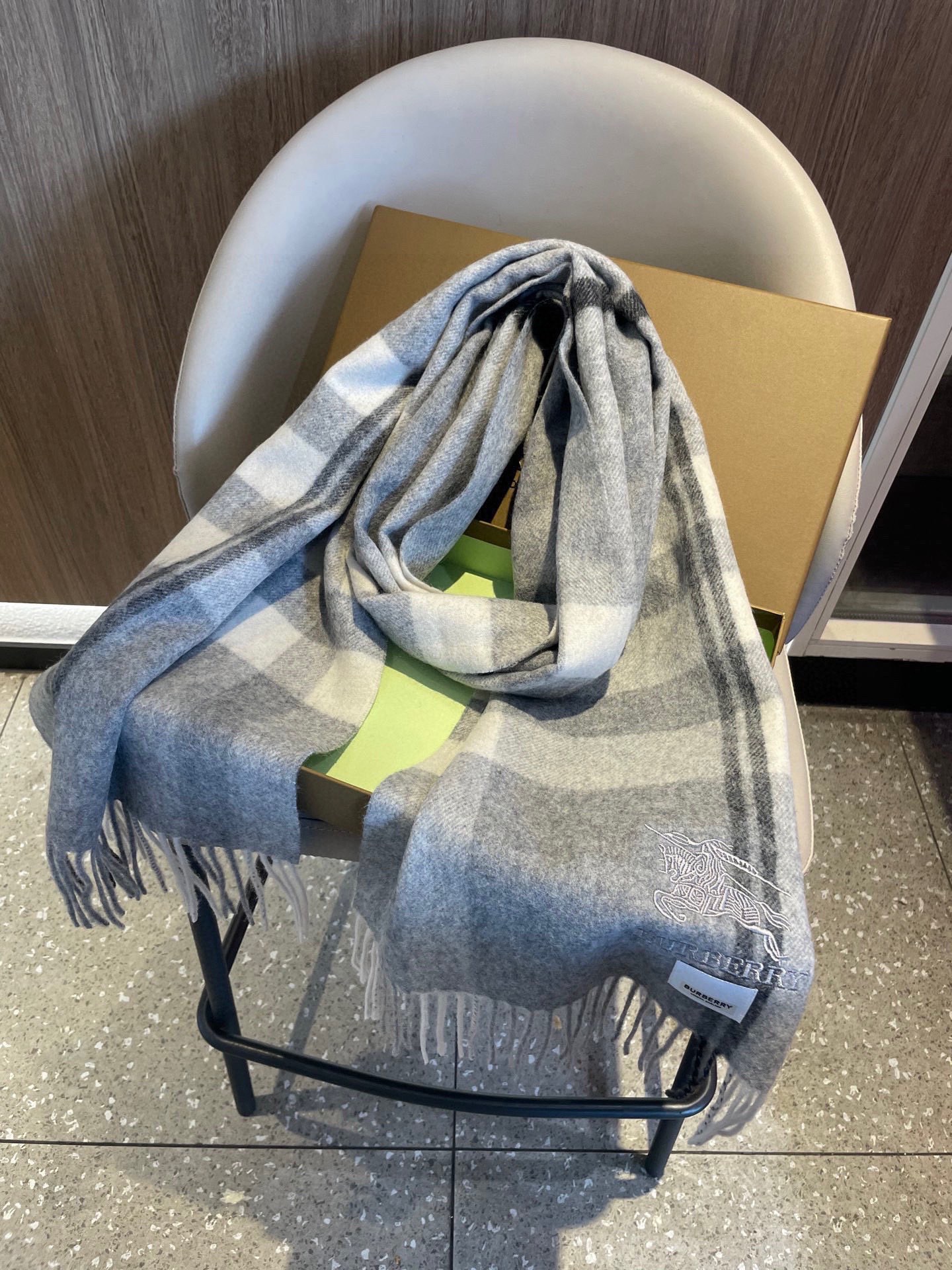 新款巴宝莉高品质进口羊绒围巾 惊爆上架 海外专柜最新男士女士情侣 羊绒围巾国内专柜都没上架 从款式到面料