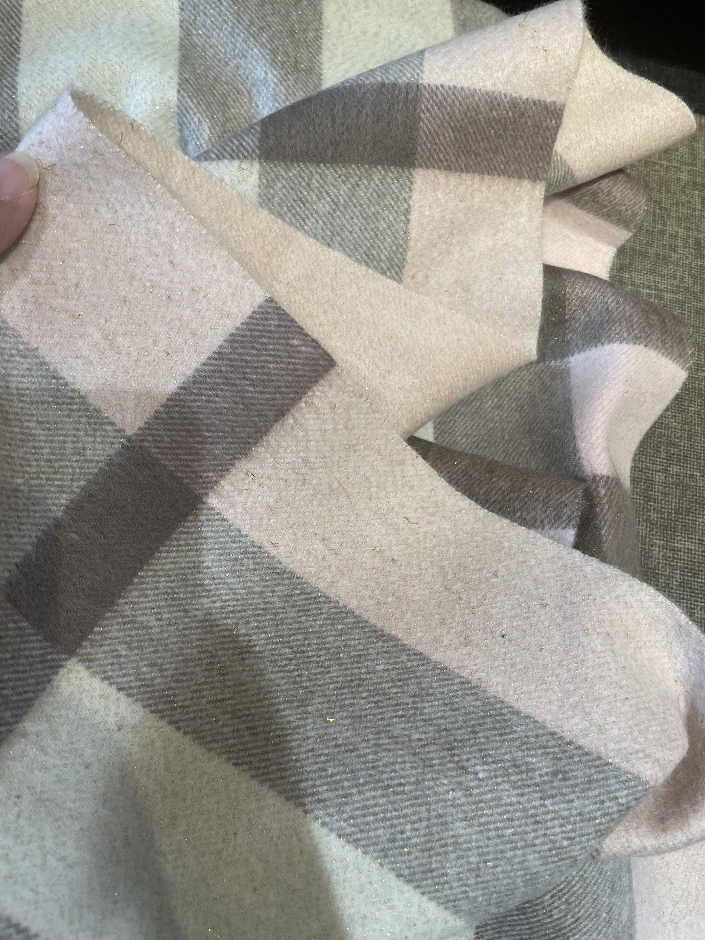 。永不过时的巴宝莉格子万年款，bbr战马刺绣🪡经典【大格金丝线披肩】品质手感好到不行‼️100%羊羔绒♨