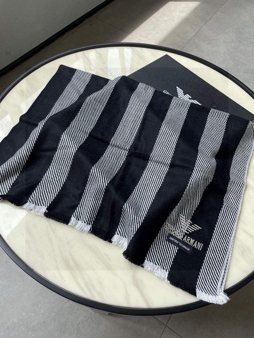 男款阿玛尼（Arman）小披肩且买且珍惜~~男款真的很少，一年也就出几款，都是出口订单所以比较难遇。男人