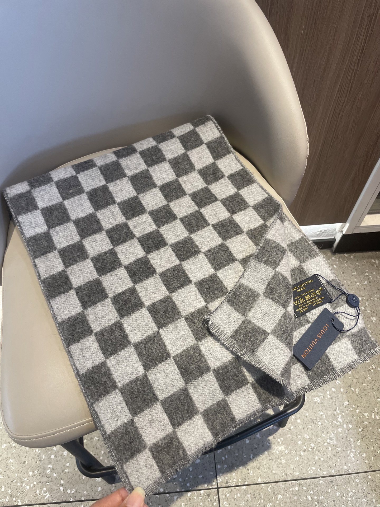 最新棋盘格元素情侣款❗️现在晒图的还比较少，刚出的新款，等再过几周马上会刷爆了。凹造型又保暖👍Lv最新秋