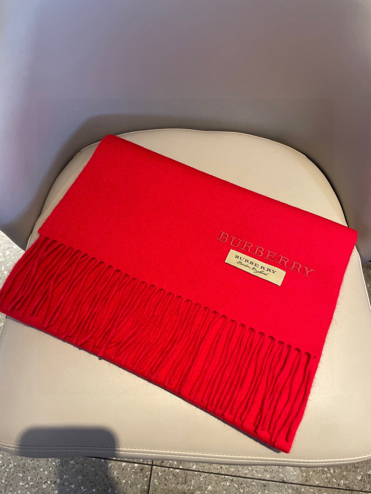 巴宝莉BURBERRY字母专柜款❗️ 顶级出口尾单刺绣👍货不多，下手一定要快，真心美的让人非常非常心动 