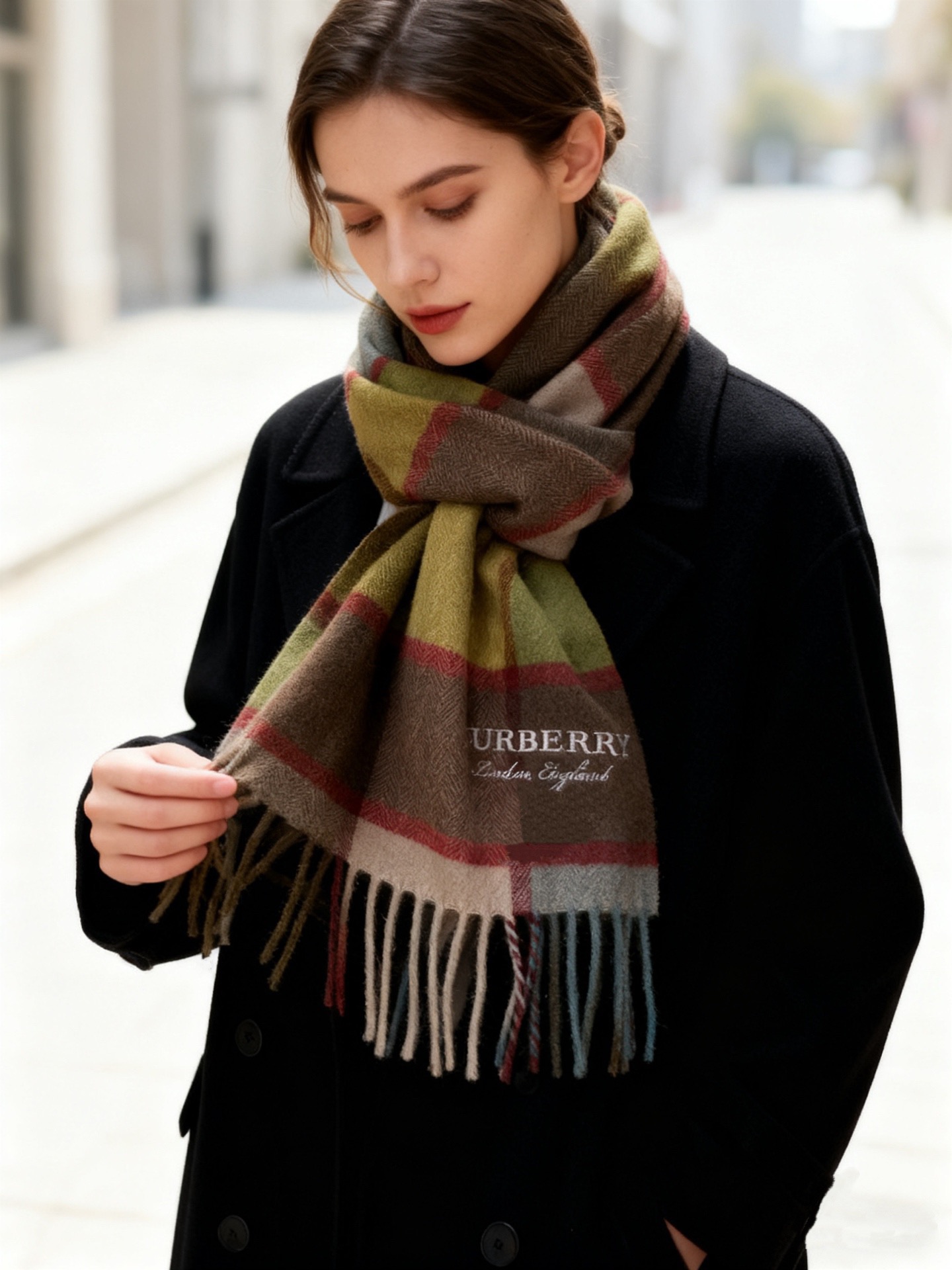 巴宝莉Bur字母刺绣🪡男女同款羊绒格子好看的要疯掉了，太有型太有魅力了！！！非常斯文时尚的秋冬单品！真的