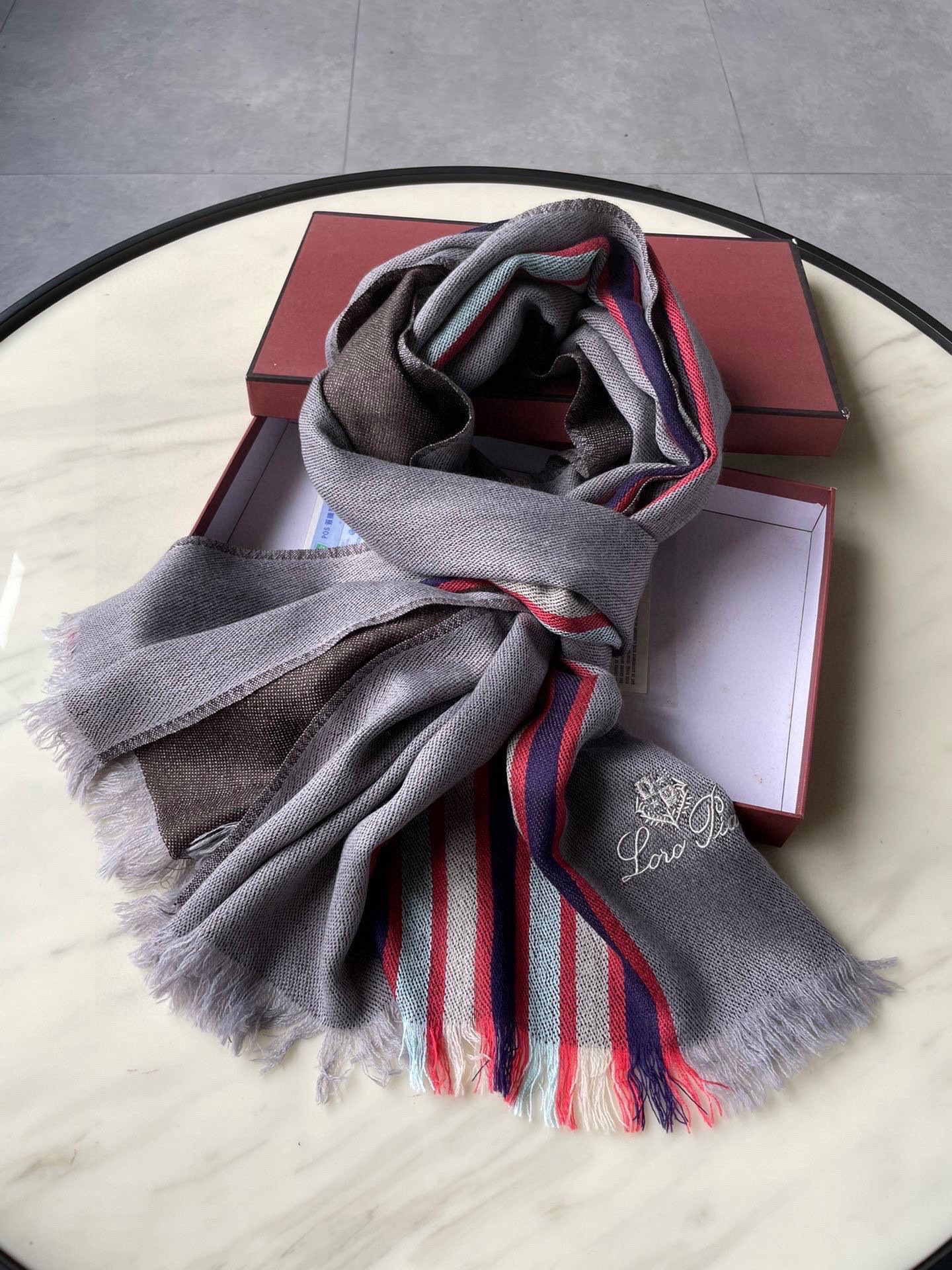 意大利🇮🇹奢侈品牌 💯🎆loro Pianna 皮安娜 设计新贵 以简洁大气的款式著名 📿📿正儿八经的正