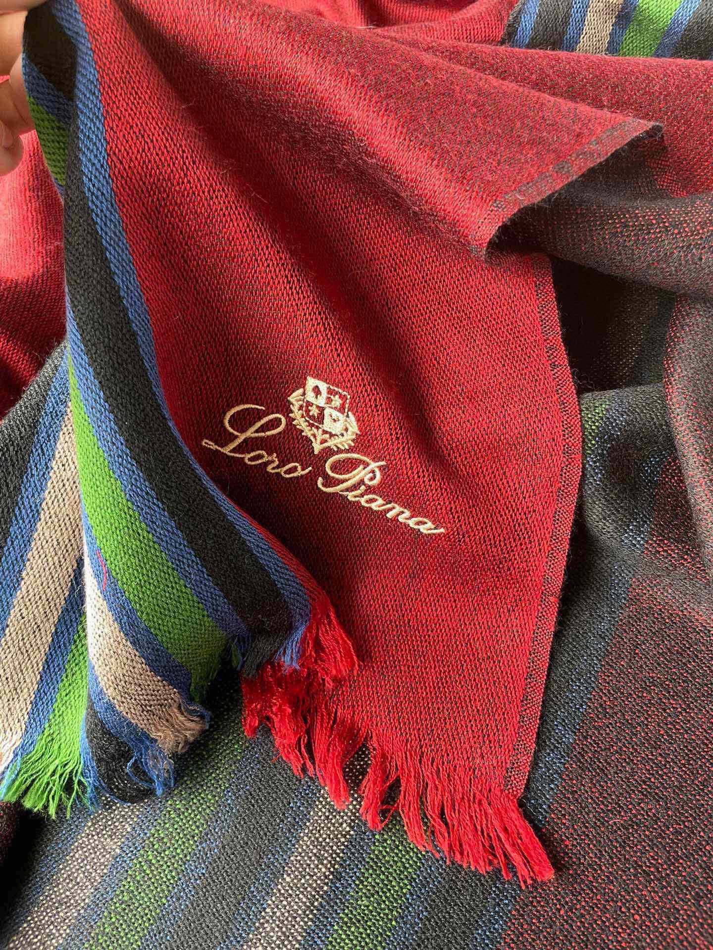 意大利🇮🇹奢侈品牌 💯🎆loro Pianna 皮安娜 设计新贵 以简洁大气的款式著名 📿📿正儿八经的正