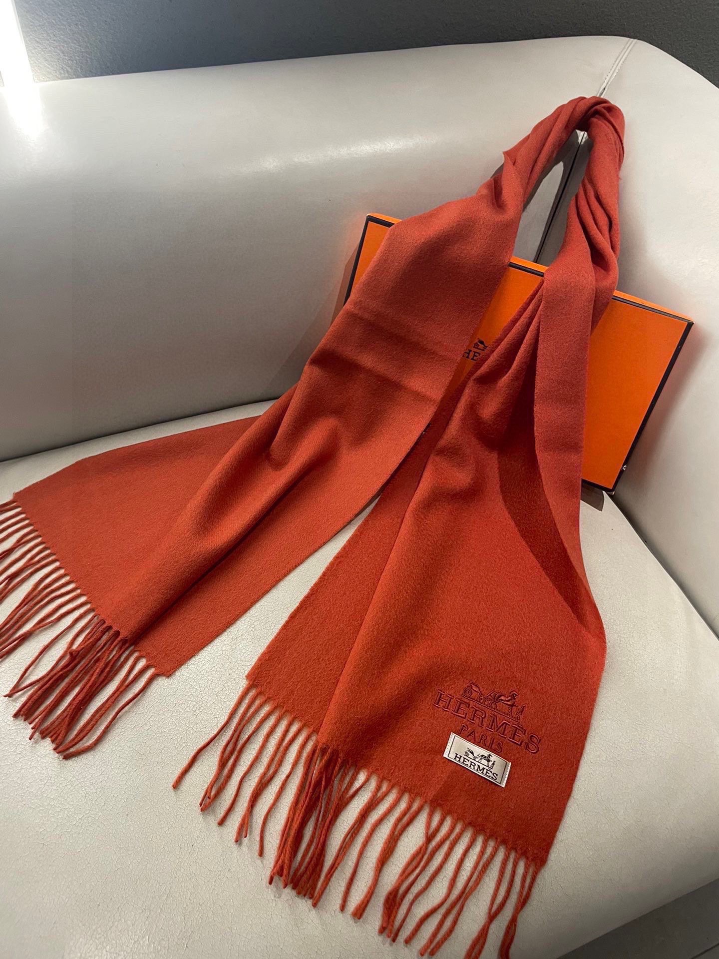 HERMFS【爱马仕】巴黎时装展采用蒙古高原细羊绒！手感满满地都是细腻的绒毛！这个价格绝对百分之百的实惠