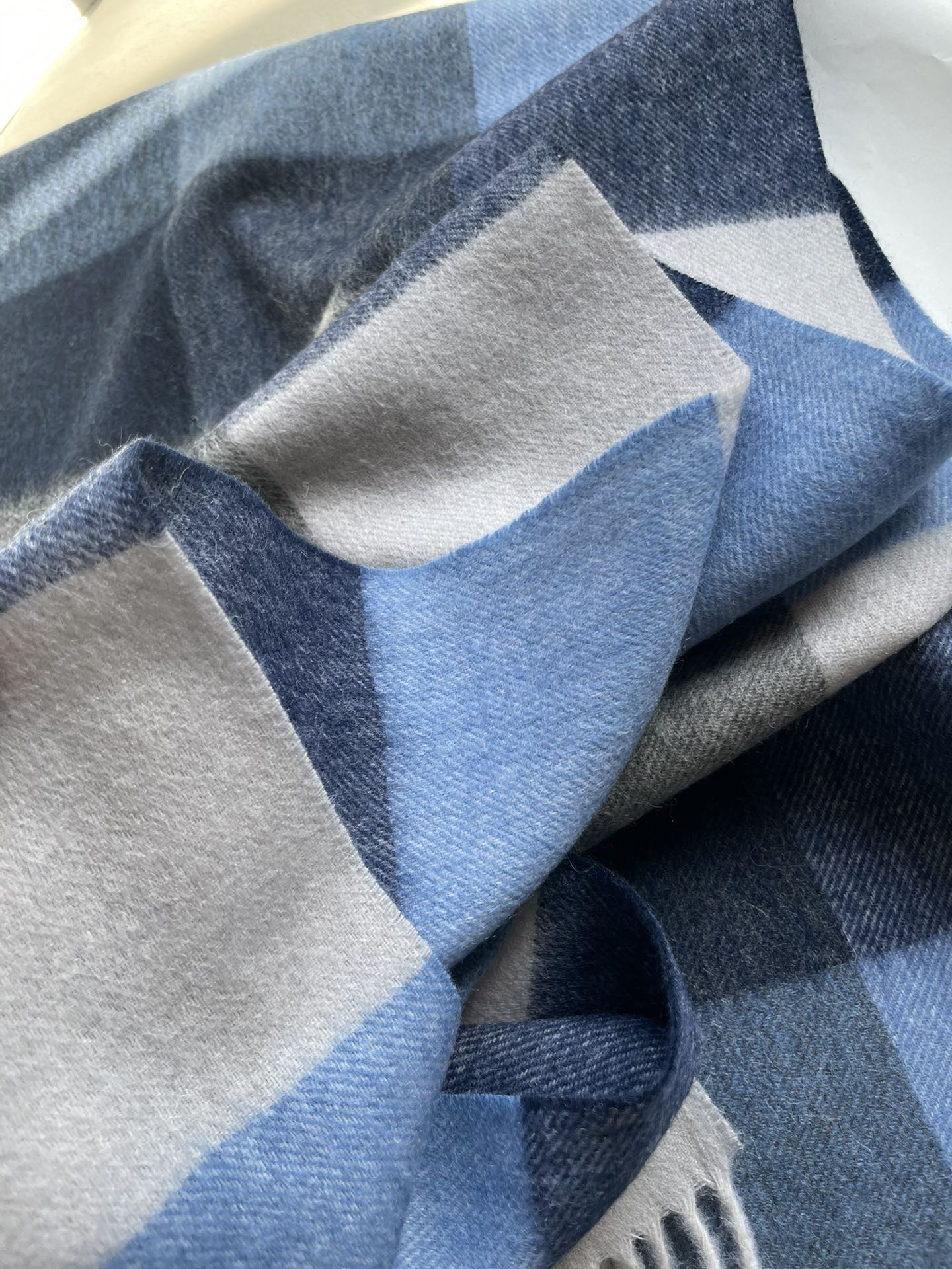 巴宝莉BURBERRY字母专柜款❗️ 顶级出口尾单刺绣👍货不多，下手一定要快，真心美的让人非常非常心动 