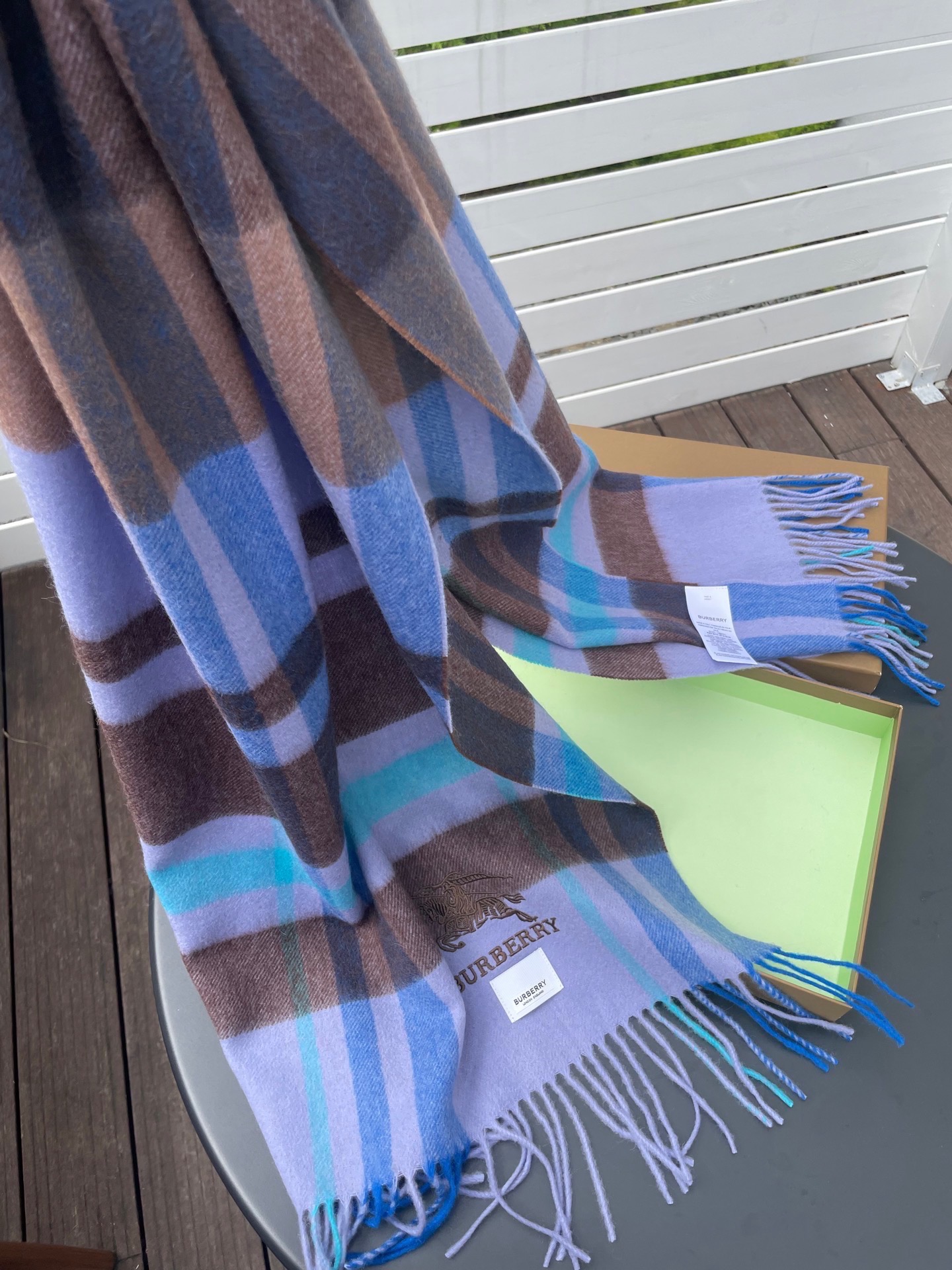 巴宝莉男女士披肩✨羊绒经典格纹👐围巾♨️高尖端产物⚠️，经典logo刺绣，时尚大牌的顶尖设计款💕拿到手你