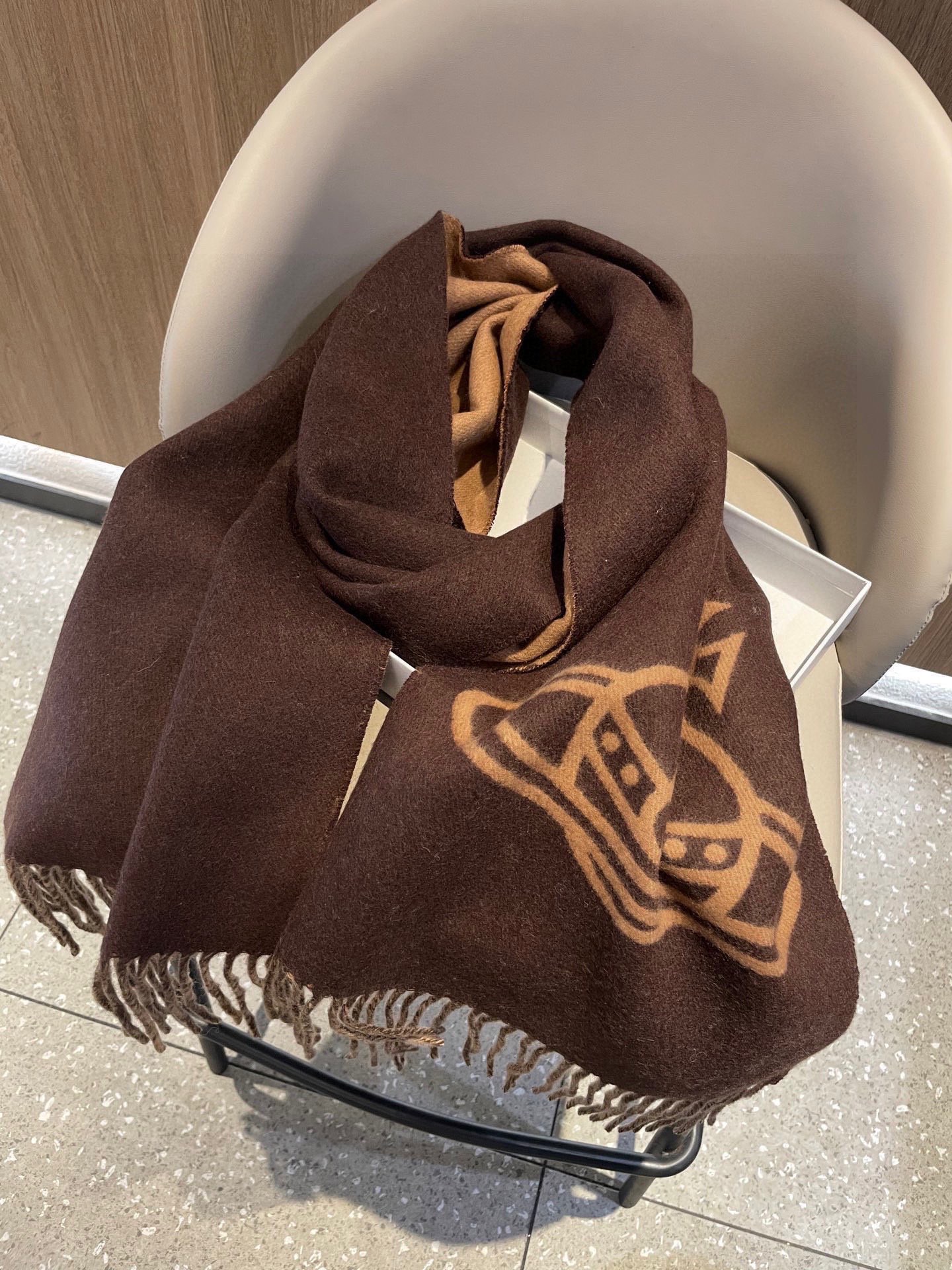 💟西太后超美新款双面围巾！超级推荐入手！质感好货！据说超难买哦！！做工非常精致，很有分量，我们的 格真的