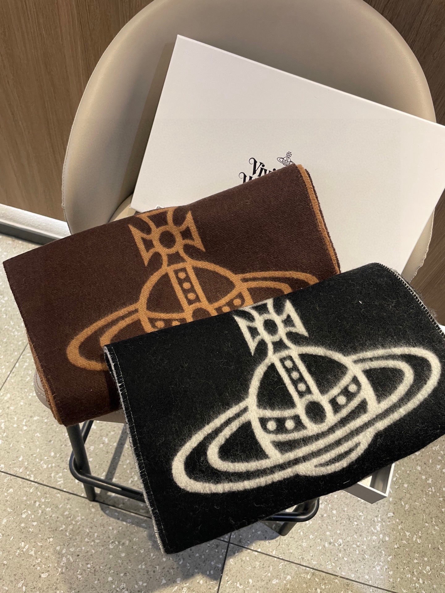 💟西太后超美新款双面围巾！超级推荐入手！质感好货！据说超难买哦！！做工非常精致，很有分量，我们的 格真的