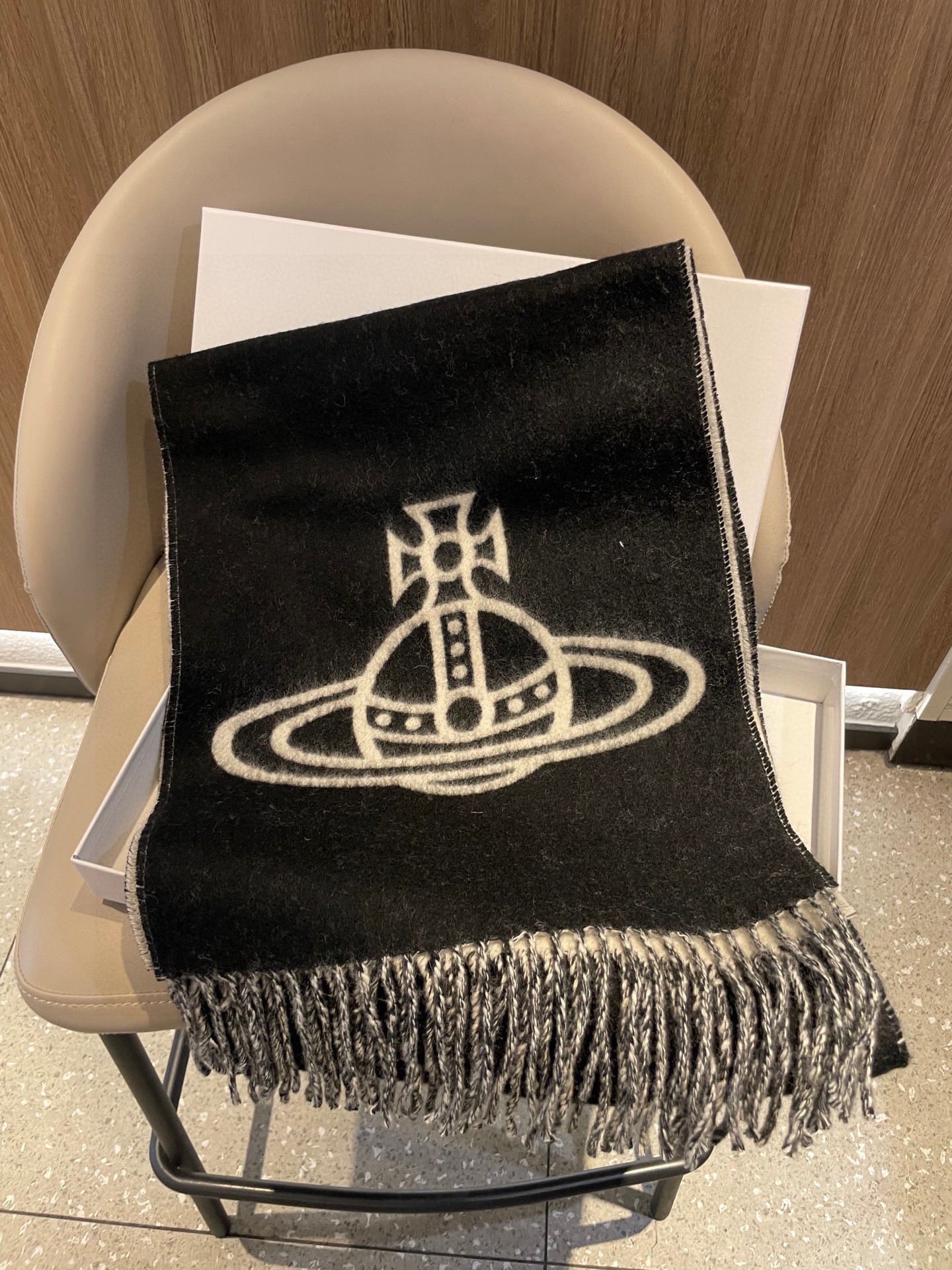 💟西太后超美新款双面围巾！超级推荐入手！质感好货！据说超难买哦！！做工非常精致，很有分量，我们的 格真的