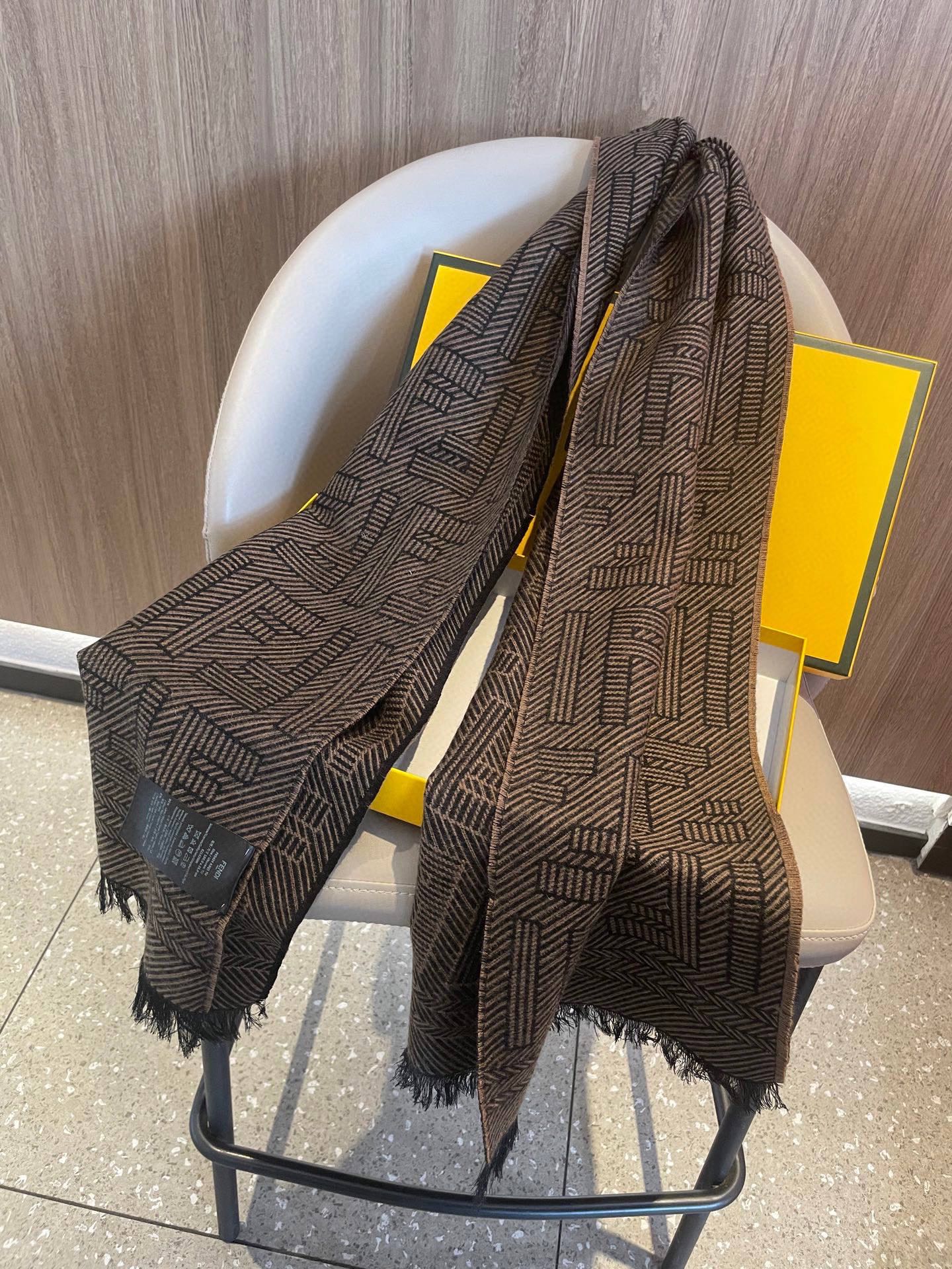 🆕 FENDI · 芬迪❗️最能碰撞出高级感❗️双F绝对是今年时尚圈最炙手可热的潮流风向标❗️最流行的老