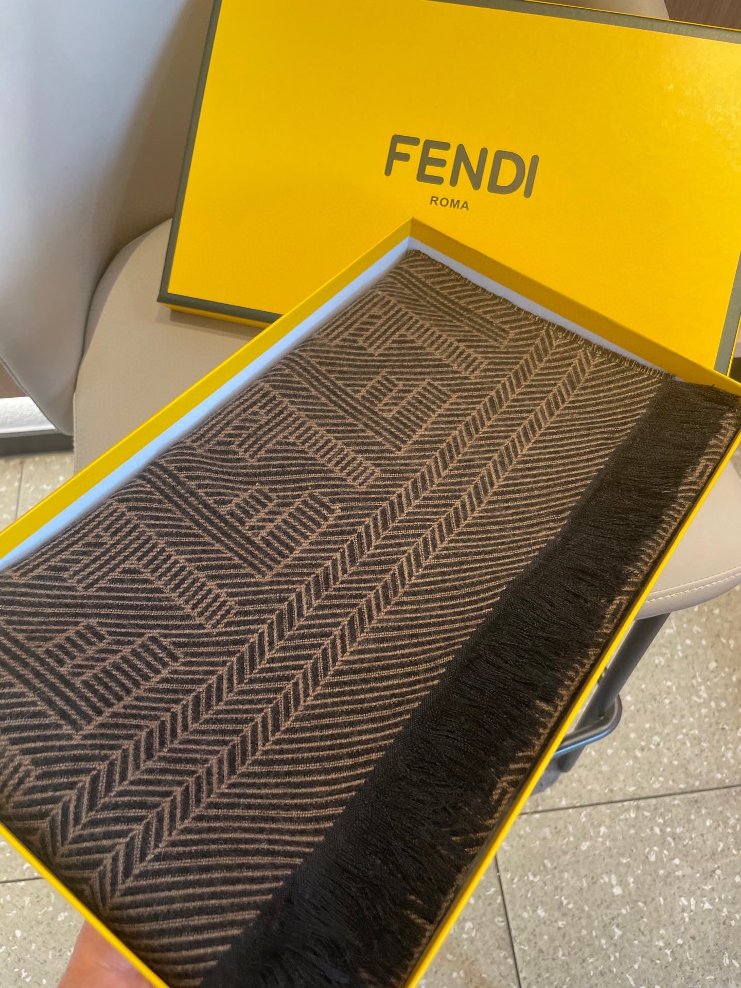 🆕 FENDI · 芬迪❗️最能碰撞出高级感❗️双F绝对是今年时尚圈最炙手可热的潮流风向标❗️最流行的老