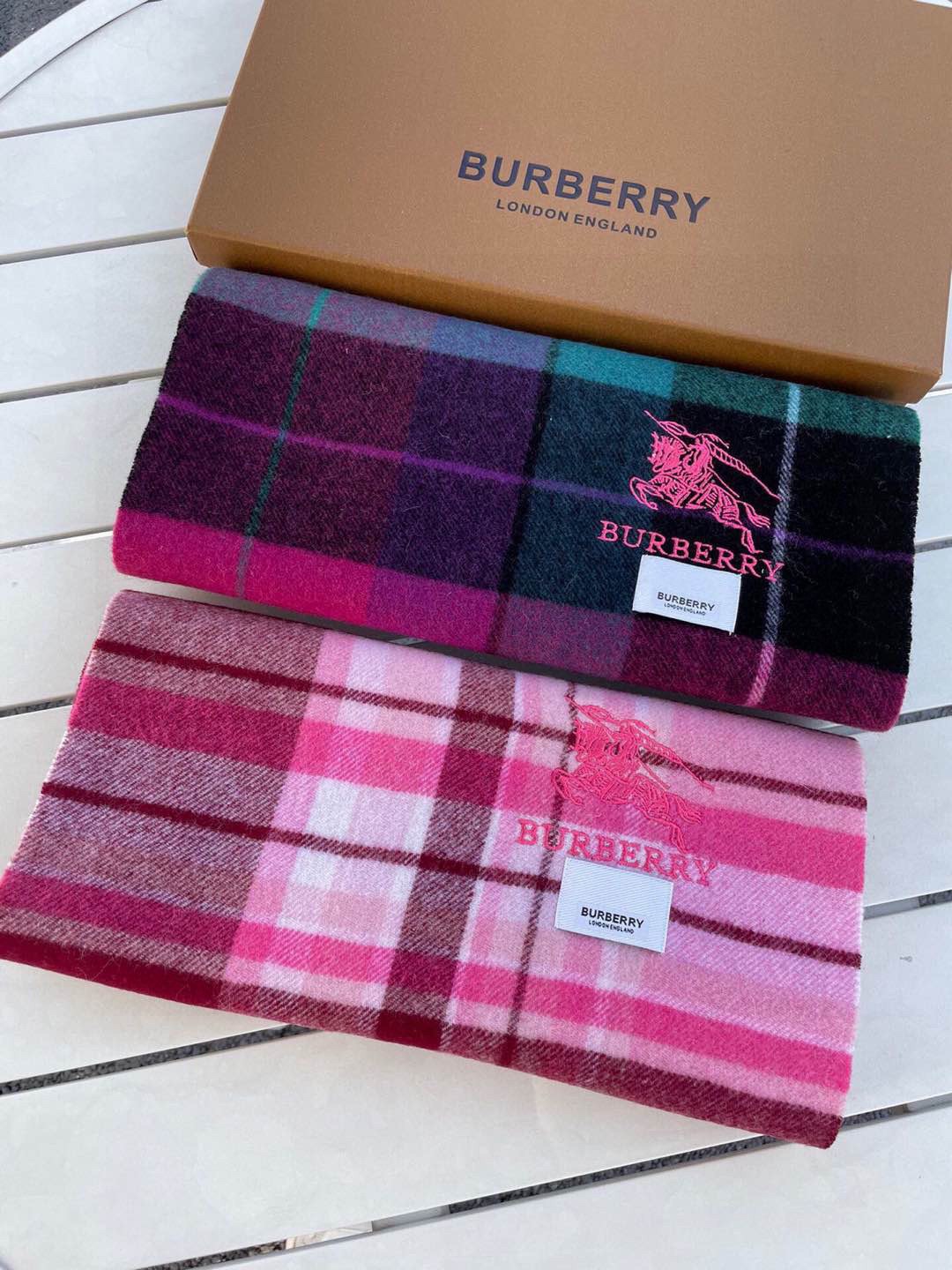 。巴宝莉最新格纹男女福利款❗️😍殿堂级御用芭芭家战马的经典格混绒围巾🧣独家渠道货bulingbuling