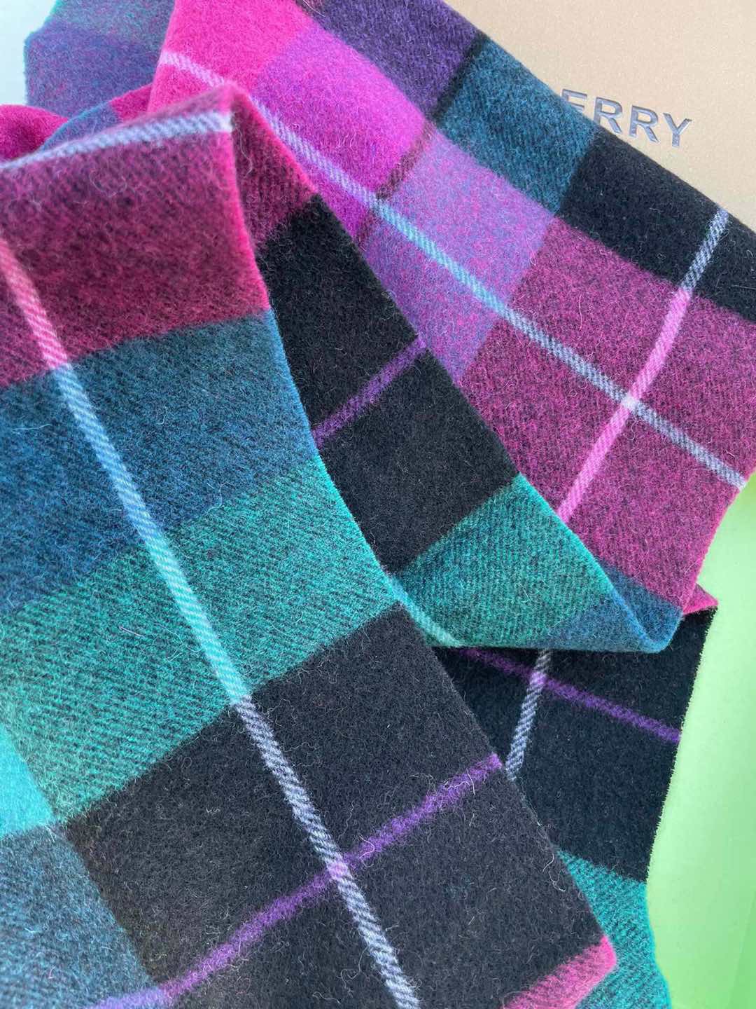 。巴宝莉最新格纹男女福利款❗️😍殿堂级御用芭芭家战马的经典格混绒围巾🧣独家渠道货bulingbuling