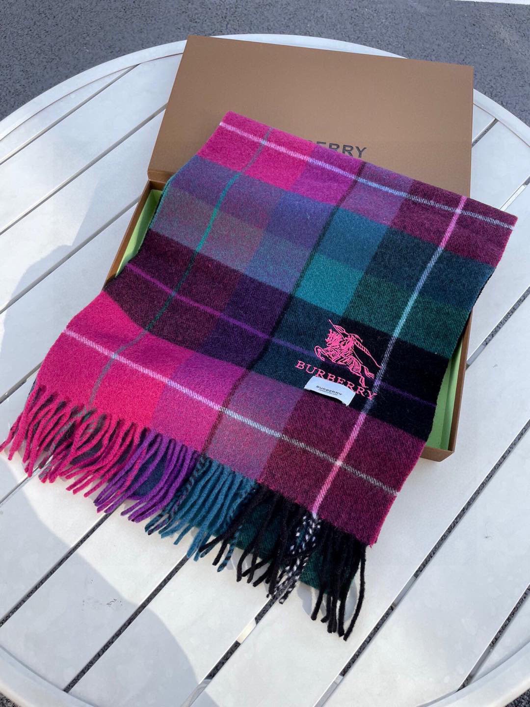。巴宝莉最新格纹男女福利款❗️😍殿堂级御用芭芭家战马的经典格混绒围巾🧣独家渠道货bulingbuling