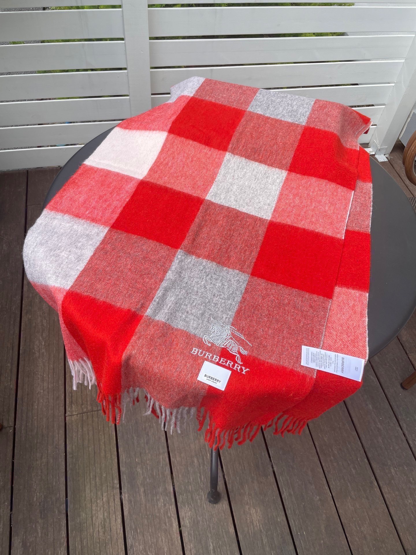 巴宝莉男女士披肩✨羊绒经典格纹👐围巾♨️高尖端产物⚠️，经典logo刺绣，时尚大牌的顶尖设计款💕拿到手你