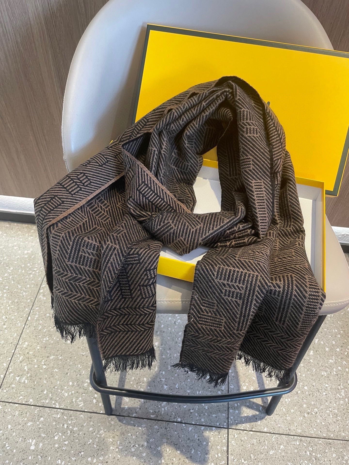 🆕 FENDI · 芬迪❗️最能碰撞出高级感❗️双F绝对是今年时尚圈最炙手可热的潮流风向标❗️最流行的老