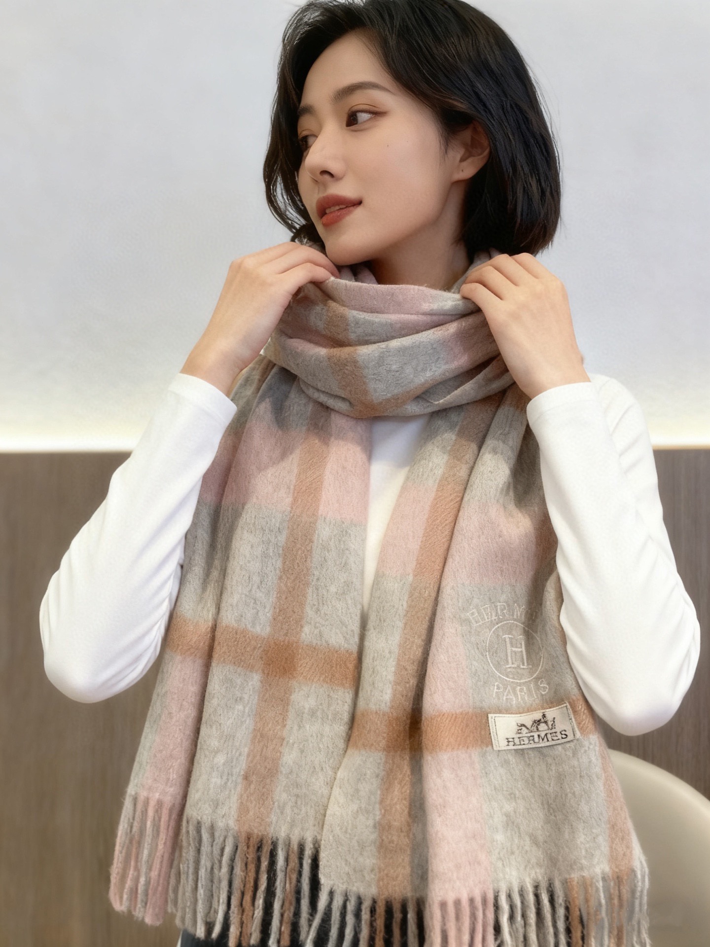 。🆕Hermes · 爱马仕女士经典格子拼接🎊重磅推荐💥 100%顶级山羊绒材质。非常保暖👑 柔软亲肤，