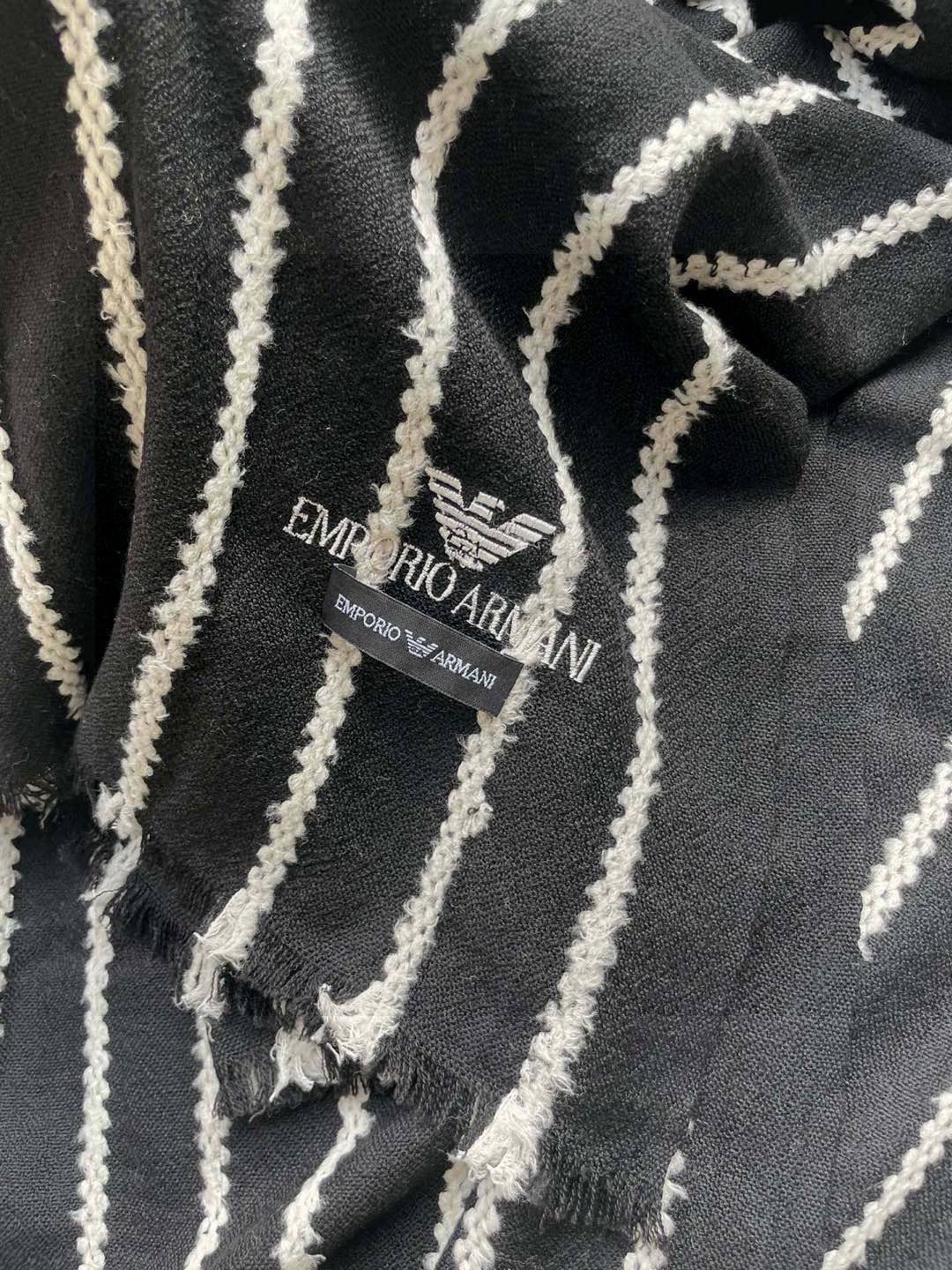 阿玛尼（Arman）披肩且买且珍惜~~男款真的很少，一年也就出几款，都是出口订单所以比较难遇。男人的东西