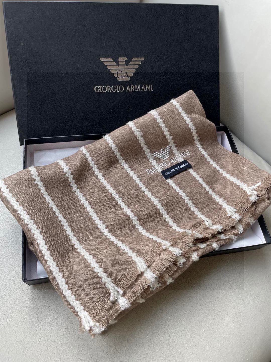 阿玛尼（Arman）披肩且买且珍惜~~男款真的很少，一年也就出几款，都是出口订单所以比较难遇。男人的东西