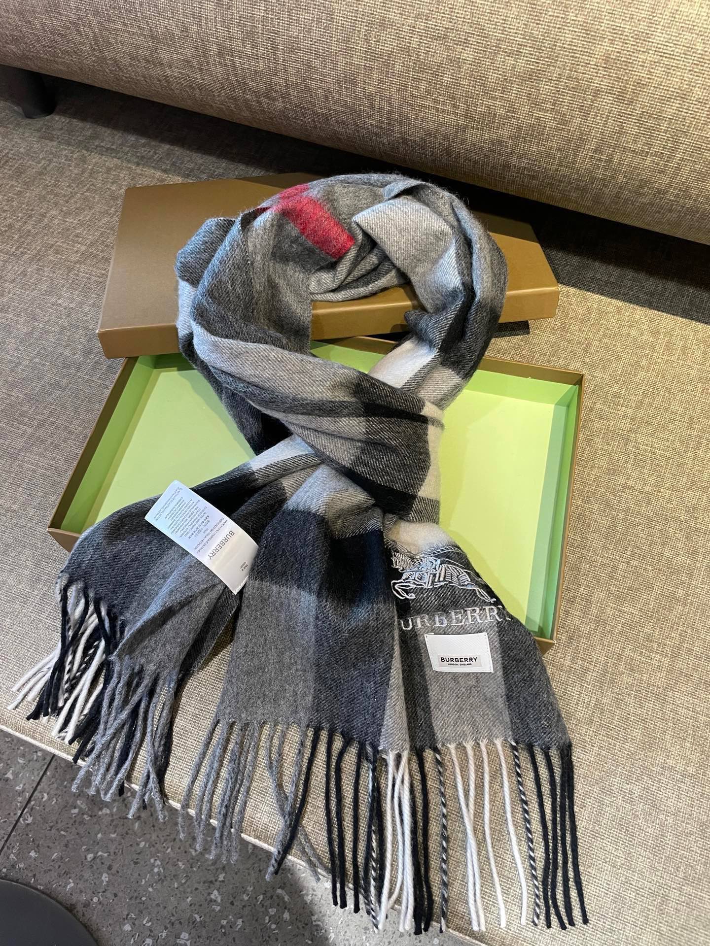 新款巴宝莉BURBERRY字母专柜款❗️ 顶级出口尾单刺绣👍货不多，下手一定要快，真心美的让人非常非常心