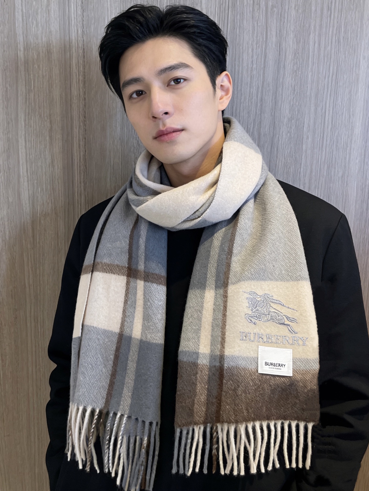 新款巴宝莉BURBERRY字母专柜款❗️ 顶级出口尾单刺绣👍货不多，下手一定要快，真心美的让人非常非常心