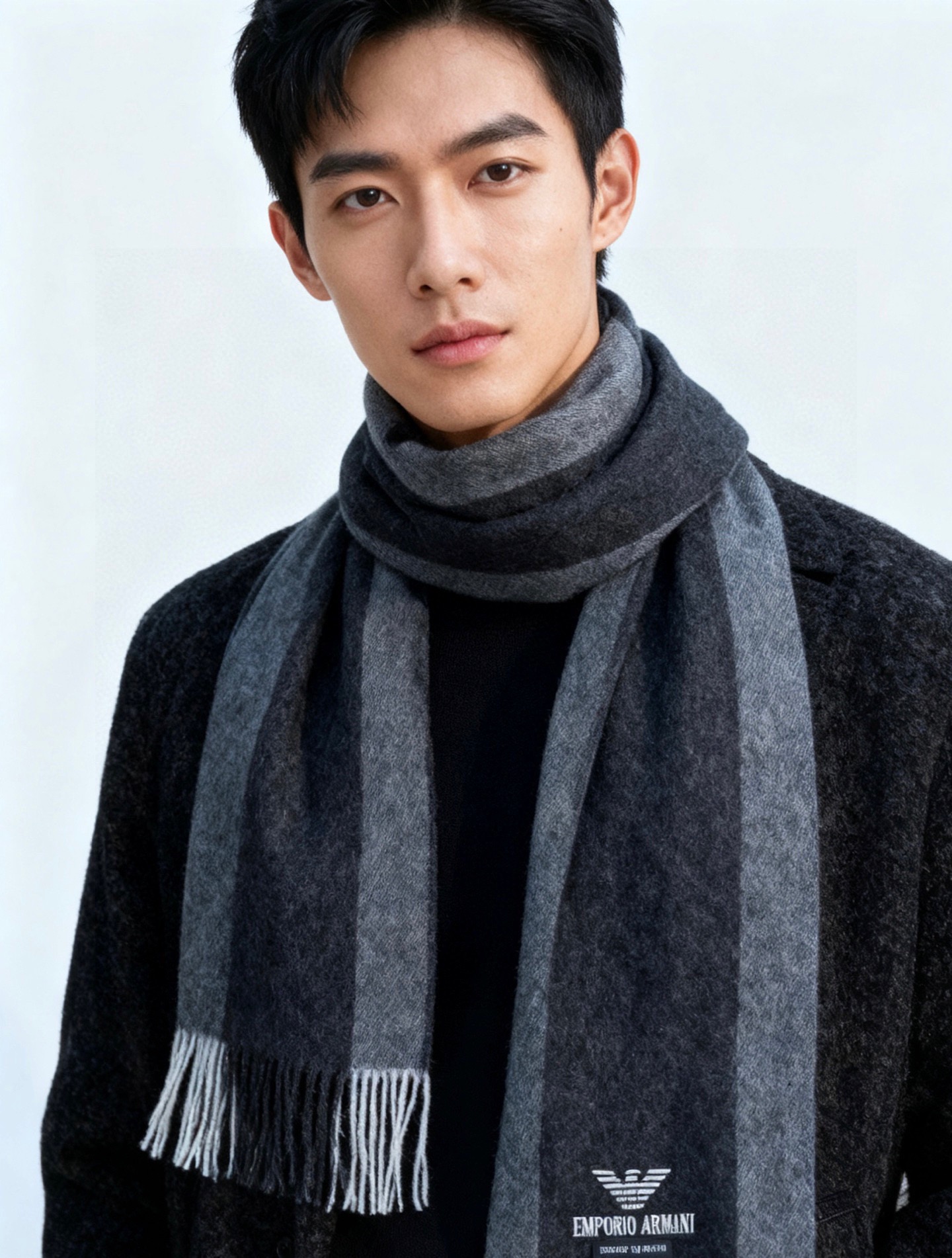 。阿玛尼海外专柜条纹拼色最新男士羊羔毛围巾～惊爆上架🎉国内专柜都没上架，从款式到面料都很赞🎻，经典的条纹