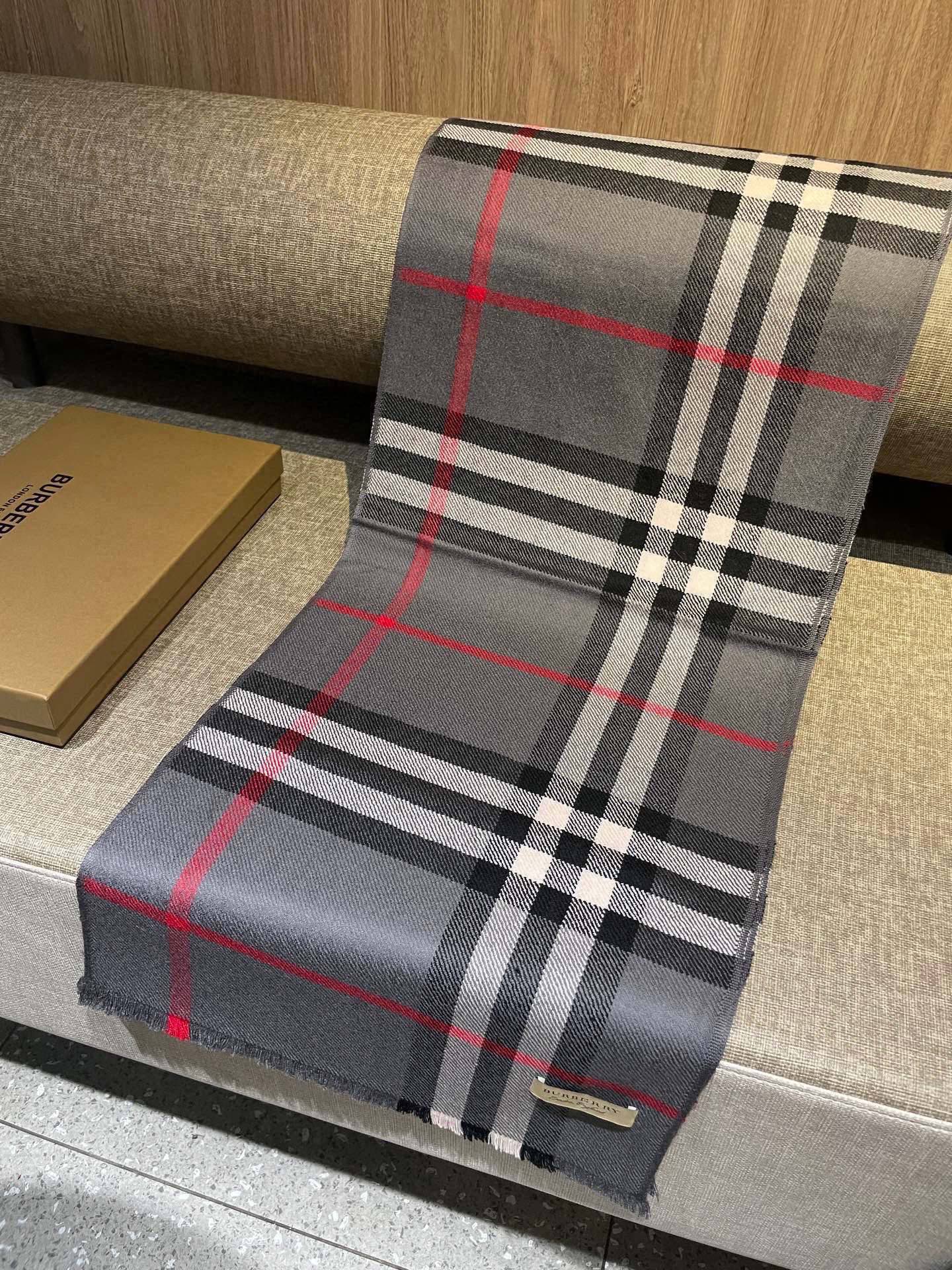 同步官网，巴宝莉经典时尚的情怀。日常时髦实用款】Burberry新款，真的无敌时髦百搭！！独有的格调，这