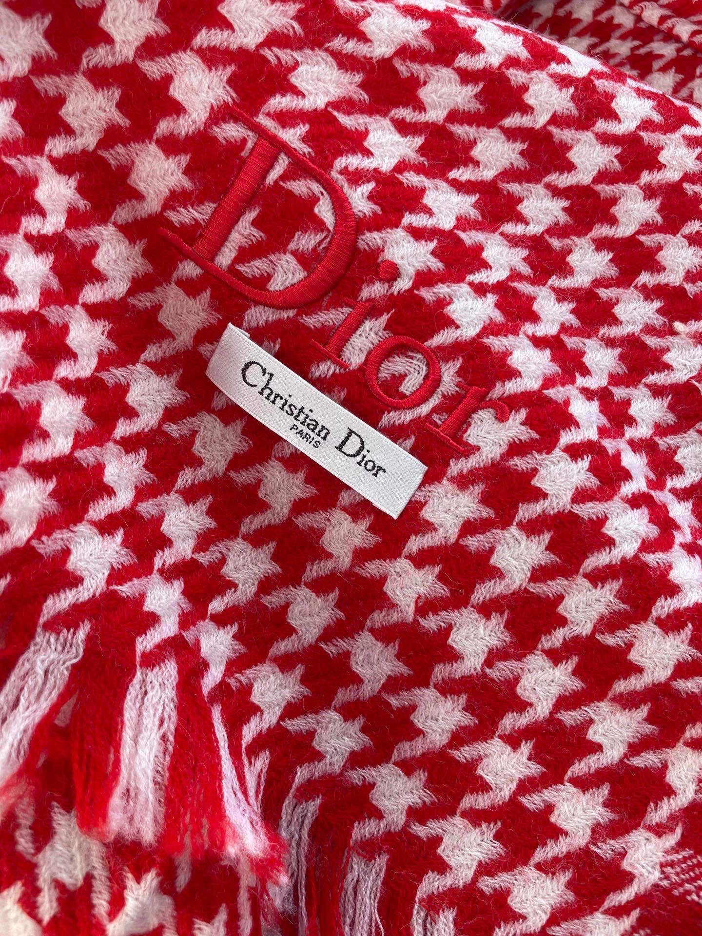 迪奥Dior尾单新款千鸟格拼色羊毛围巾，直接出欧洲的，正儿八经的正品订单…和大货一起出来，不用多流弊的文