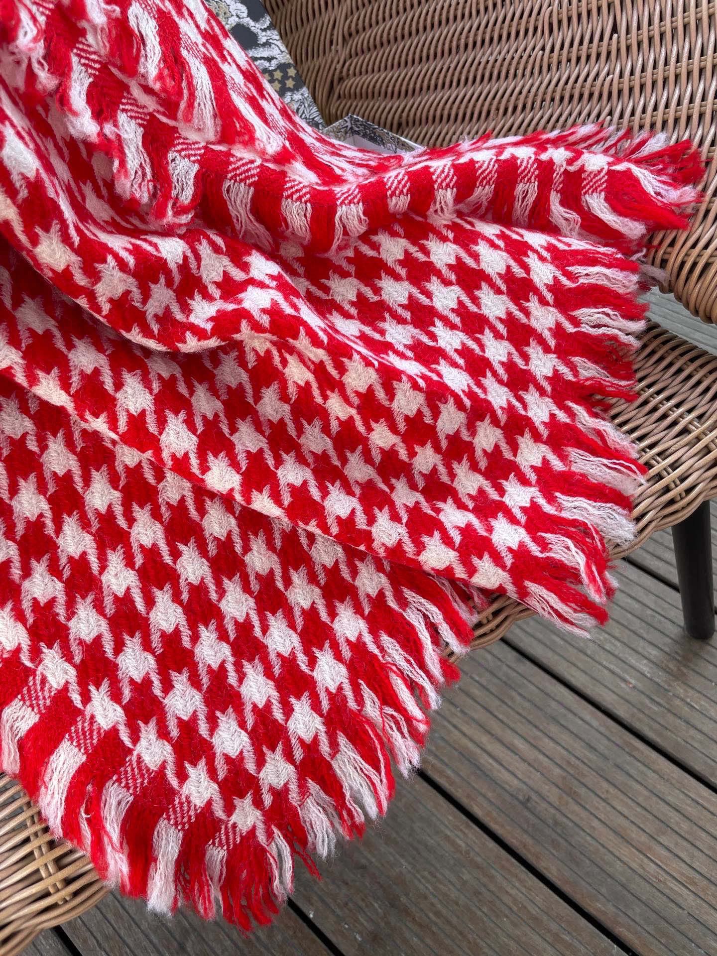 迪奥Dior尾单新款千鸟格拼色羊毛围巾，直接出欧洲的，正儿八经的正品订单…和大货一起出来，不用多流弊的文