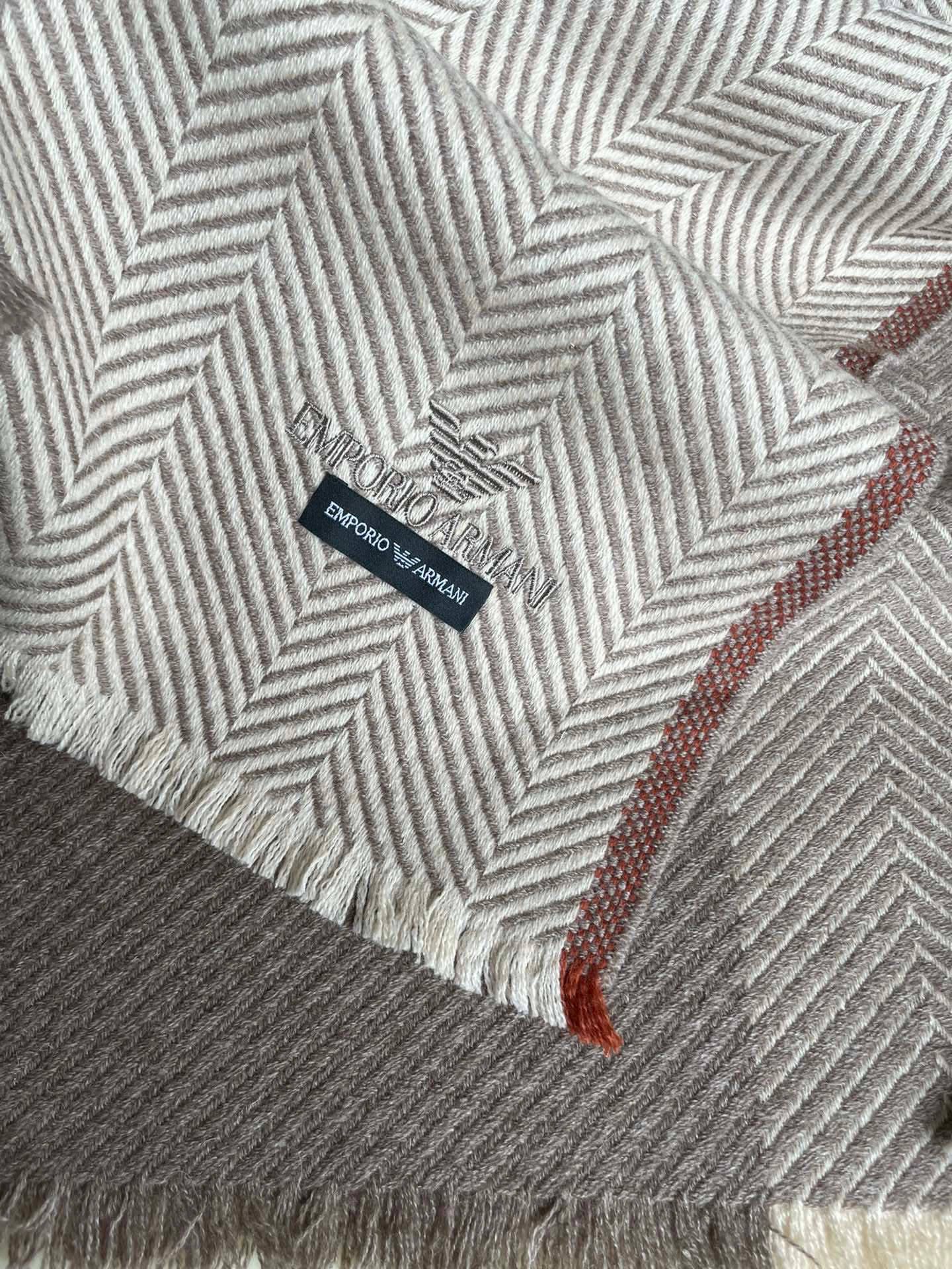 男款人字纹阿玛尼（Arman）披肩且买且珍惜~~男款真的很少，一年也就出几款，都是出口订单所以比较难遇。